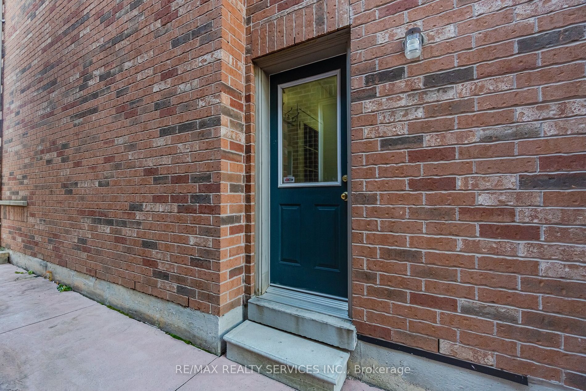 13 Cloverlawn St