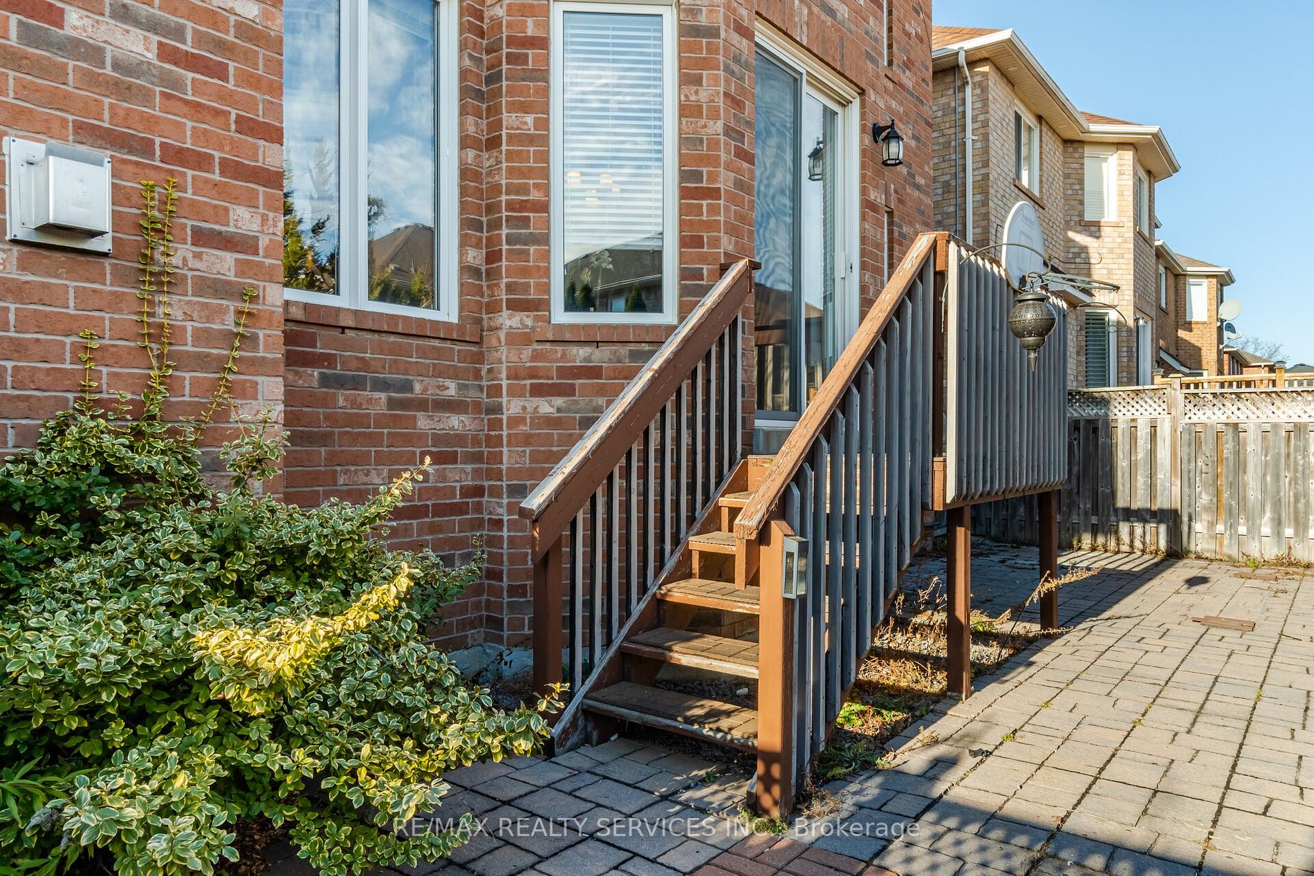 13 Cloverlawn St