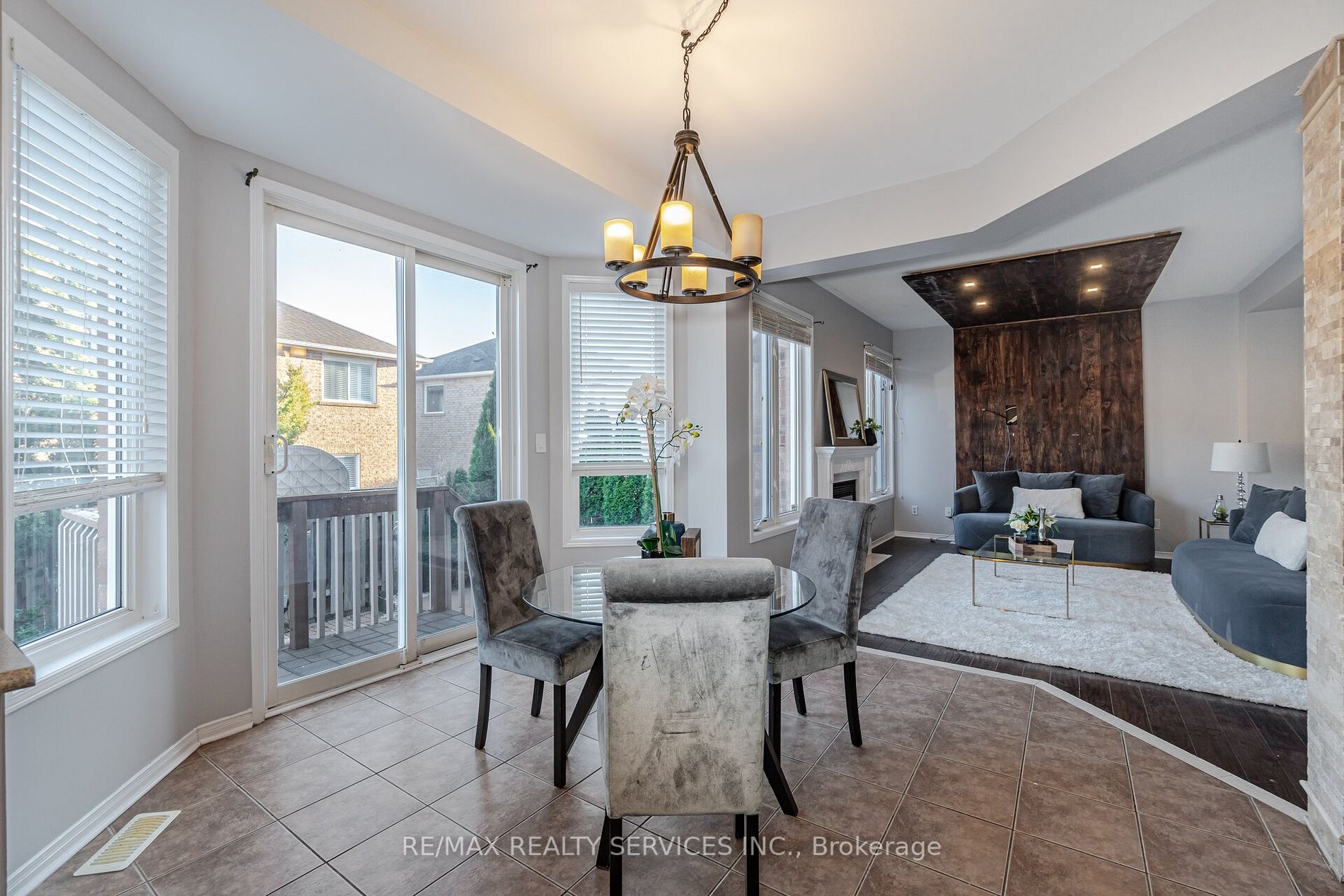 13 Cloverlawn St