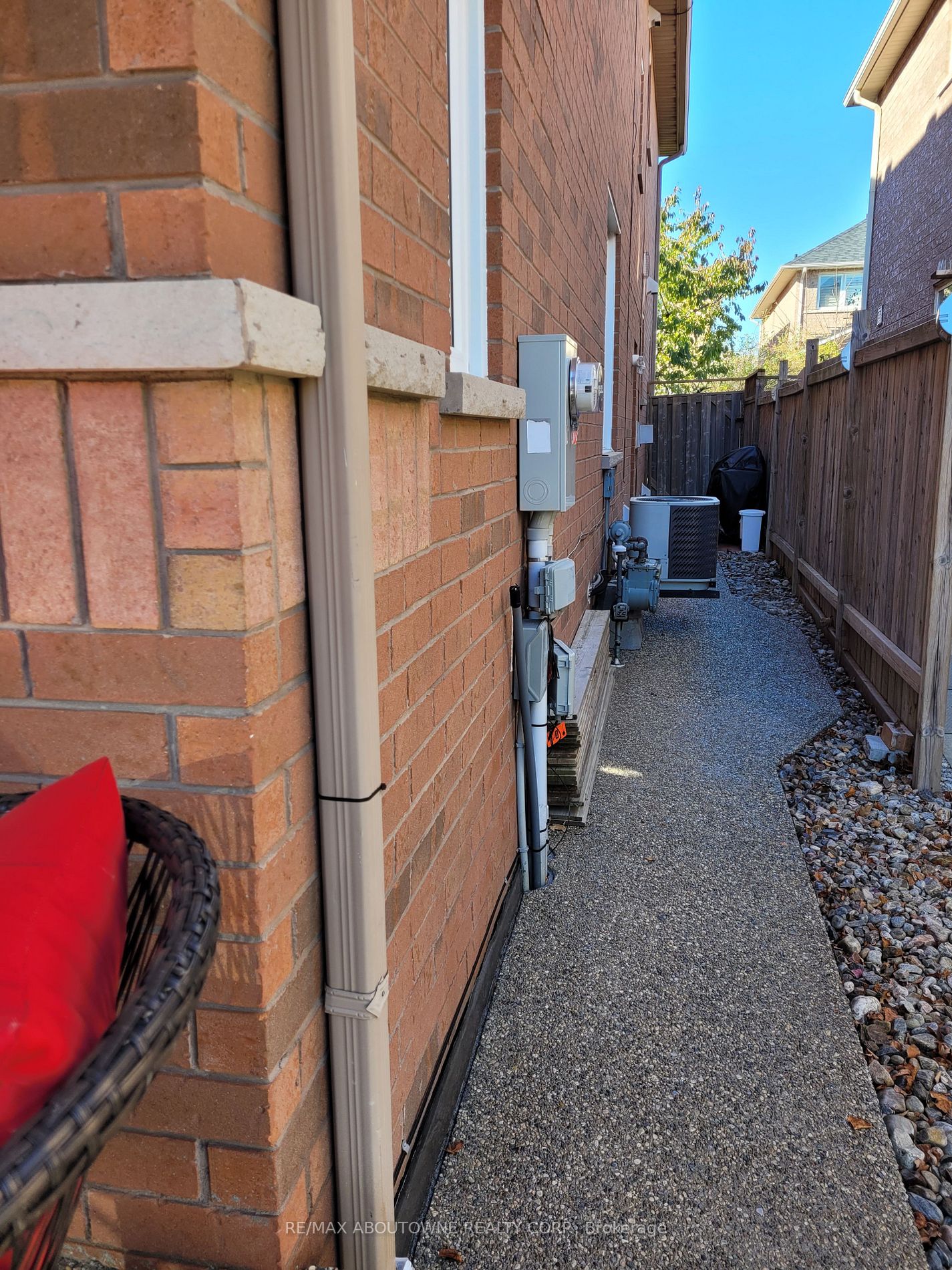 1133 Houston Dr, #Bsmt