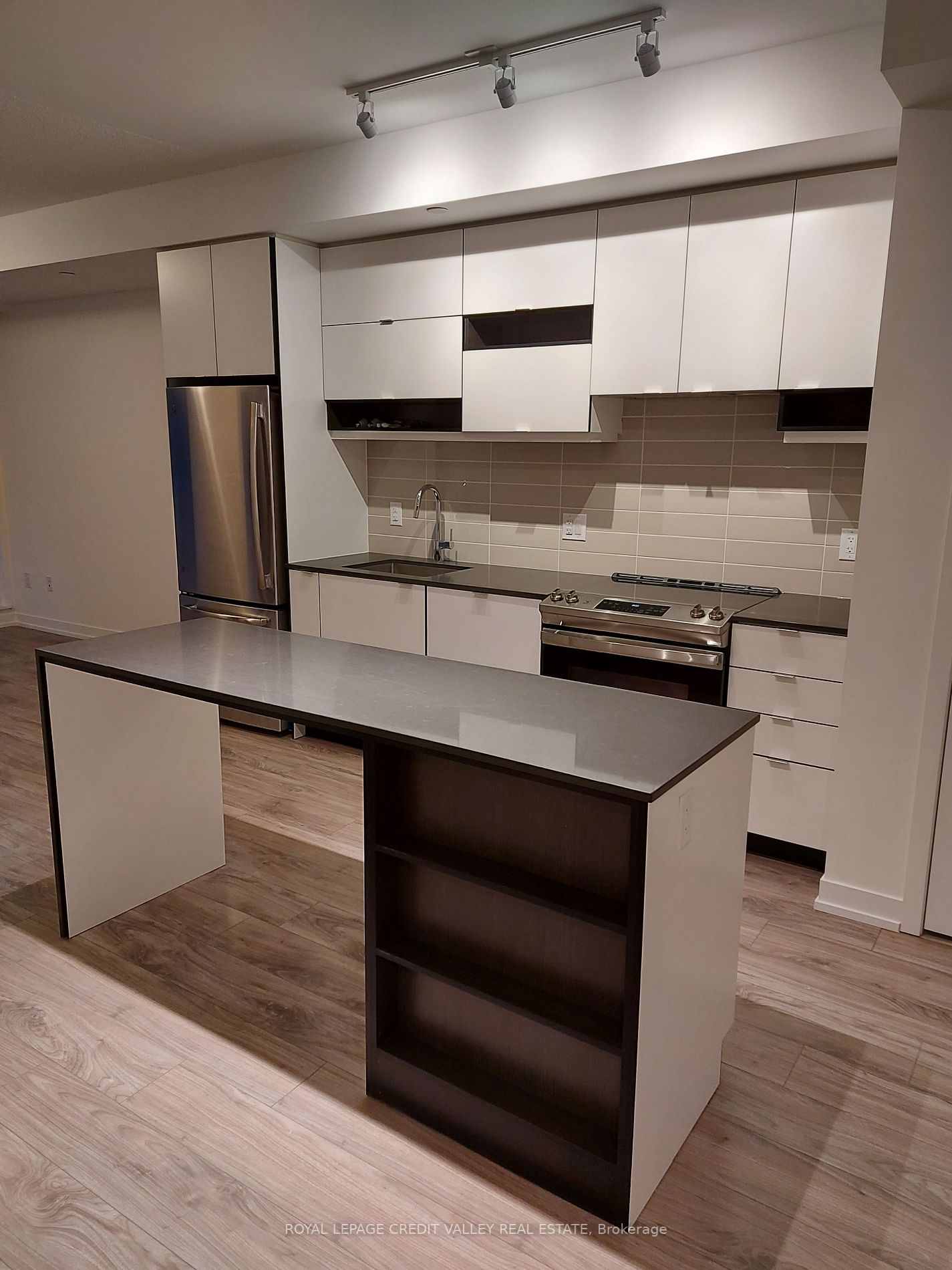 4065 Confederation Pkwy, #702