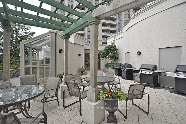 25 Kingsbridge Garden Circ, #1421