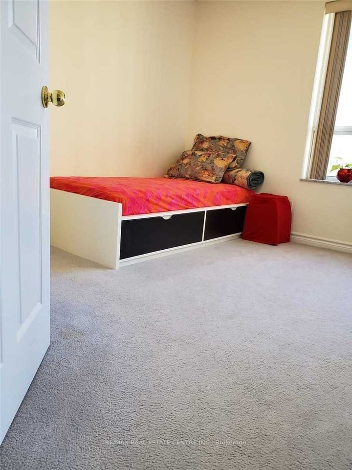 25 Kingsbridge Garden Circ, #1421