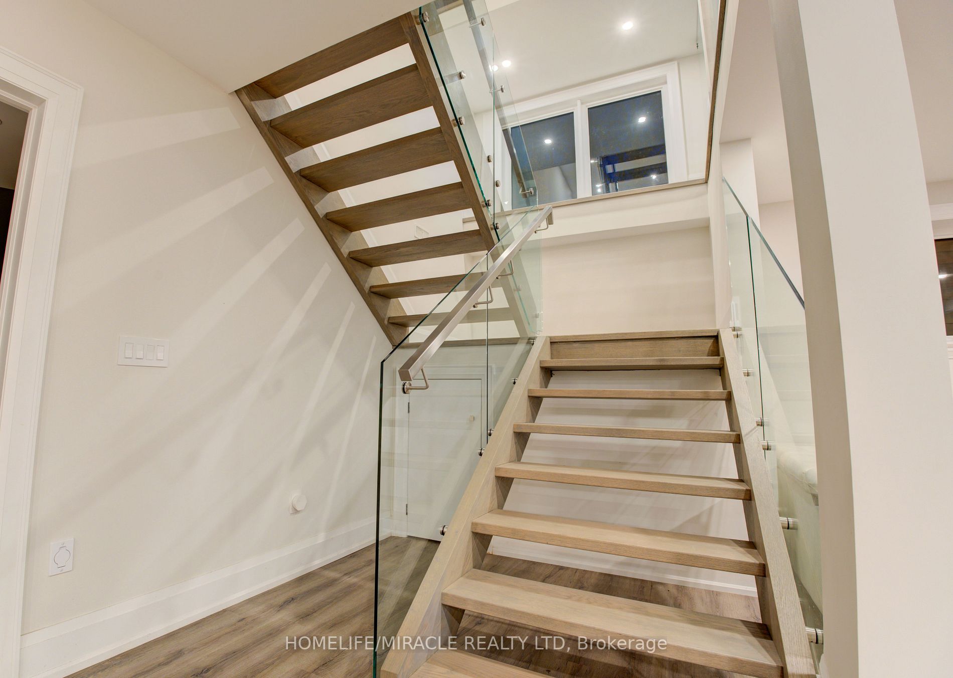 297 Savoy Cres