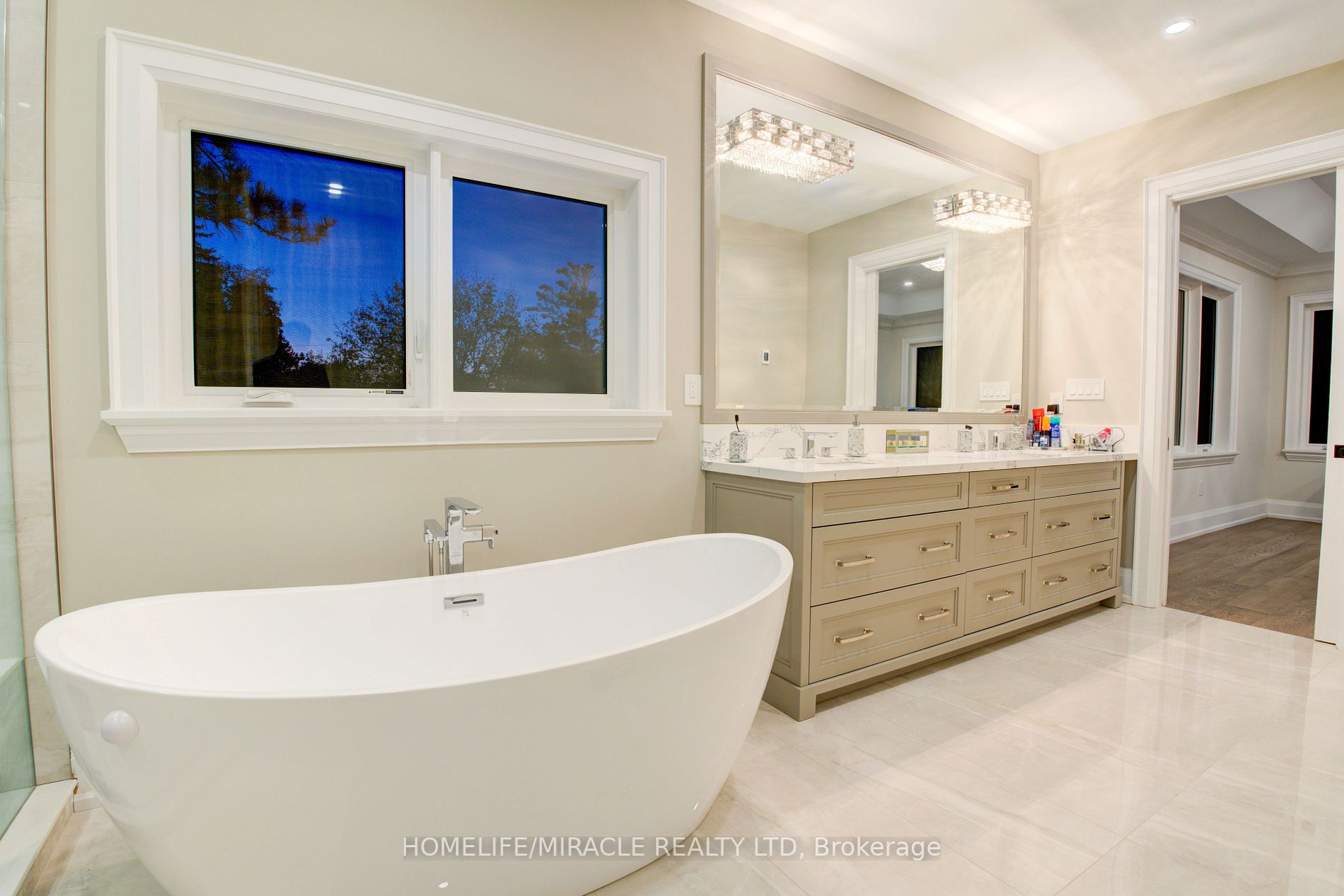 297 Savoy Cres