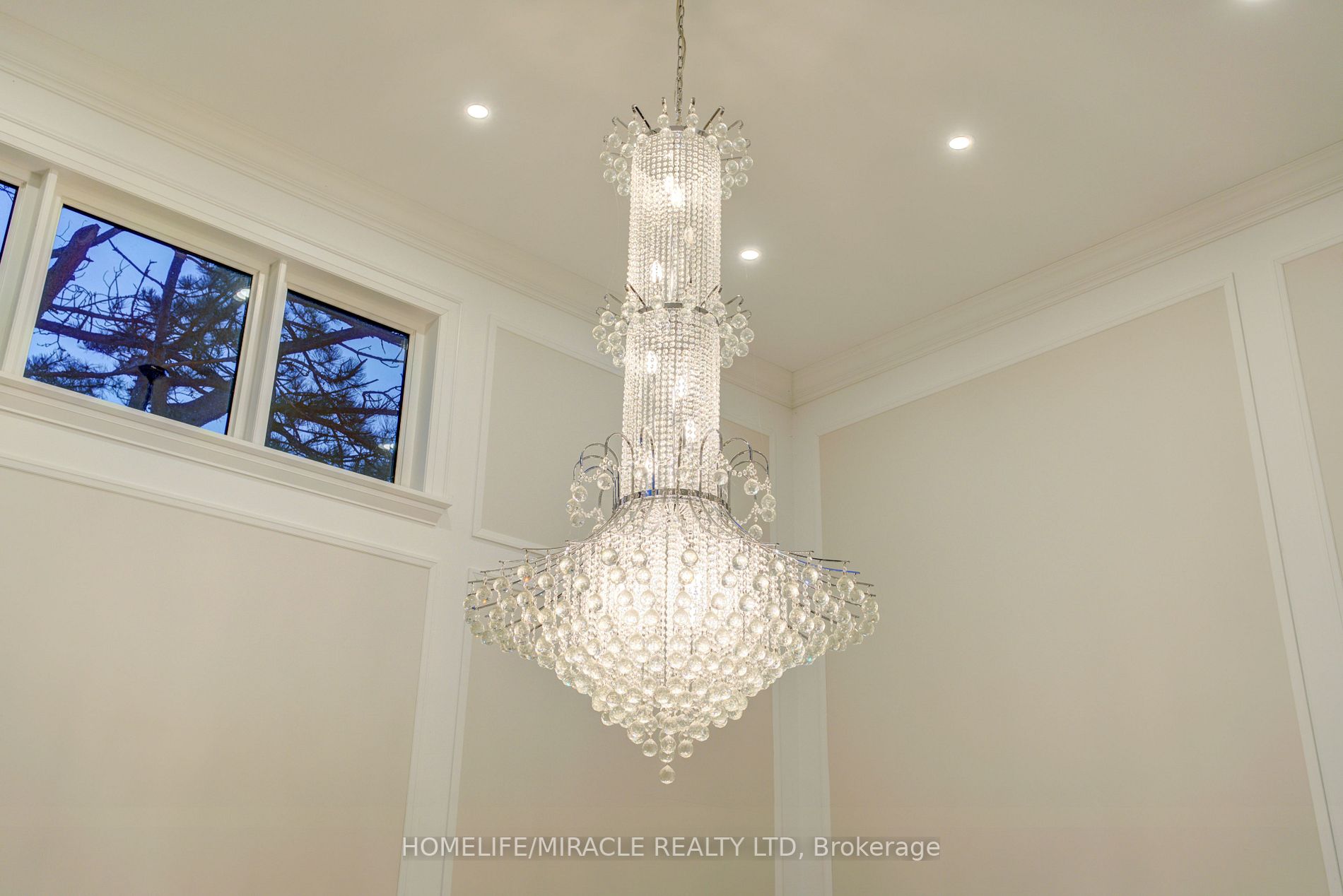 297 Savoy Cres