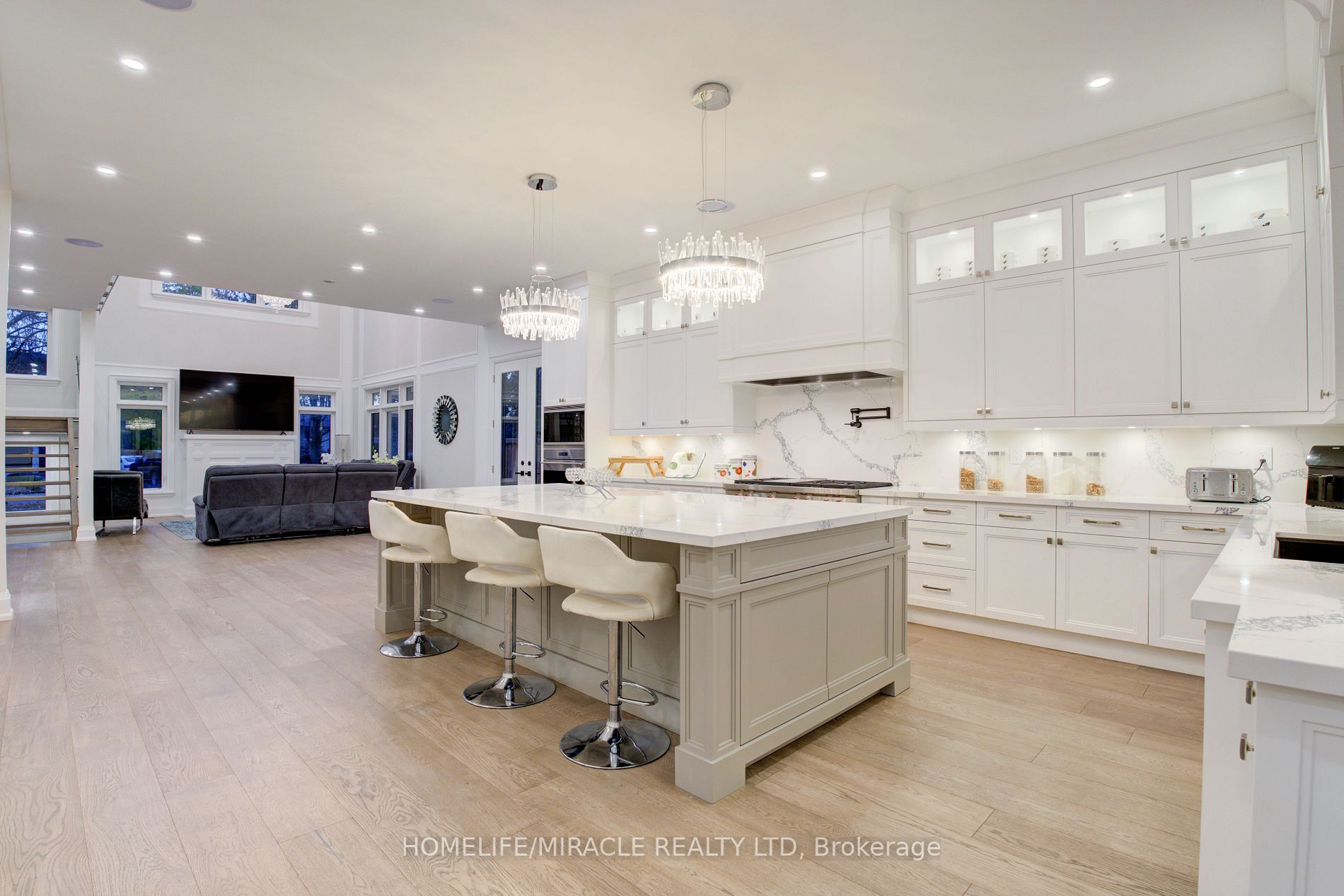 297 Savoy Cres