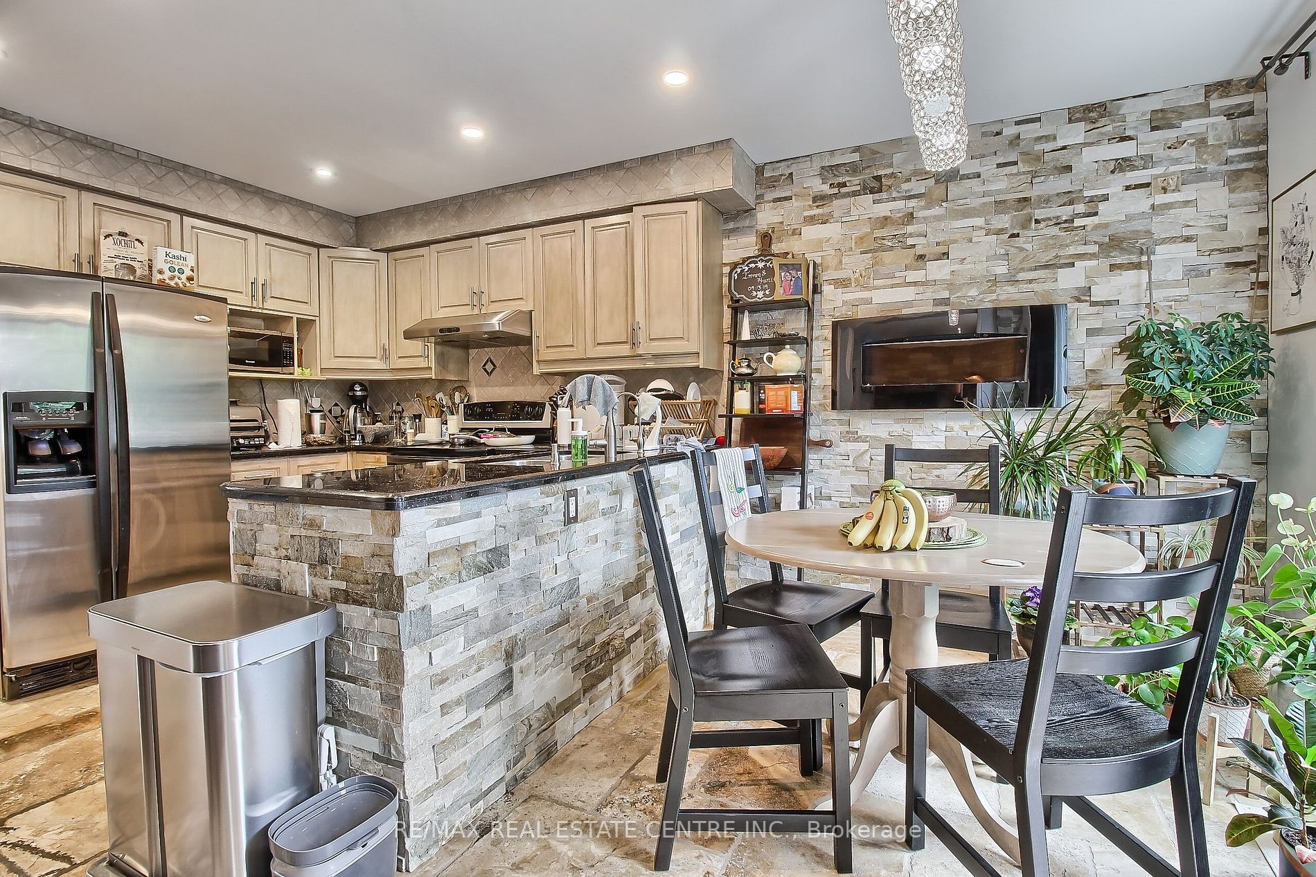 4484 Jenkins Cres
