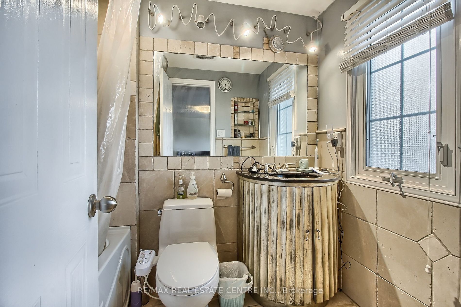 4484 Jenkins Cres