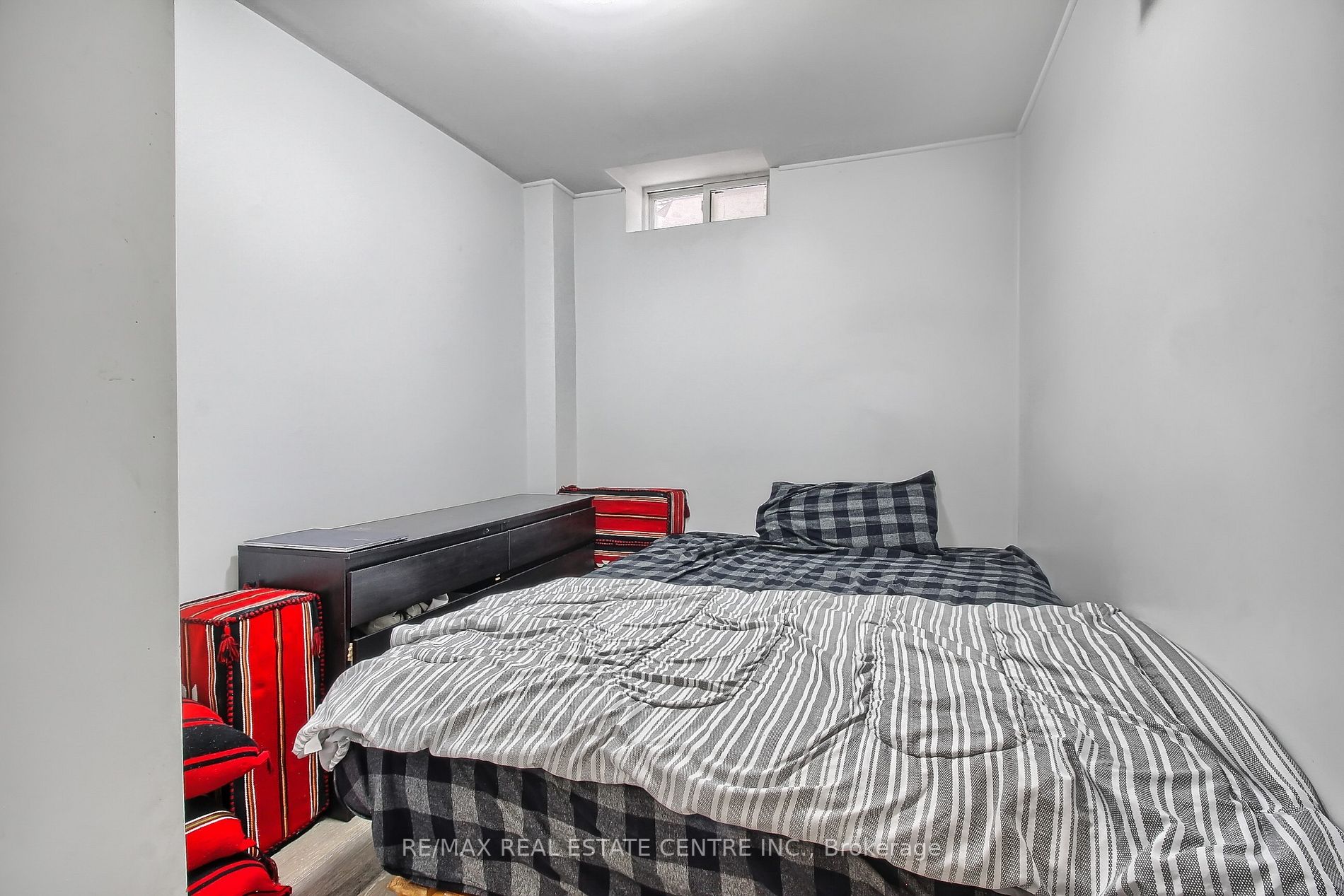 4484 Jenkins Cres