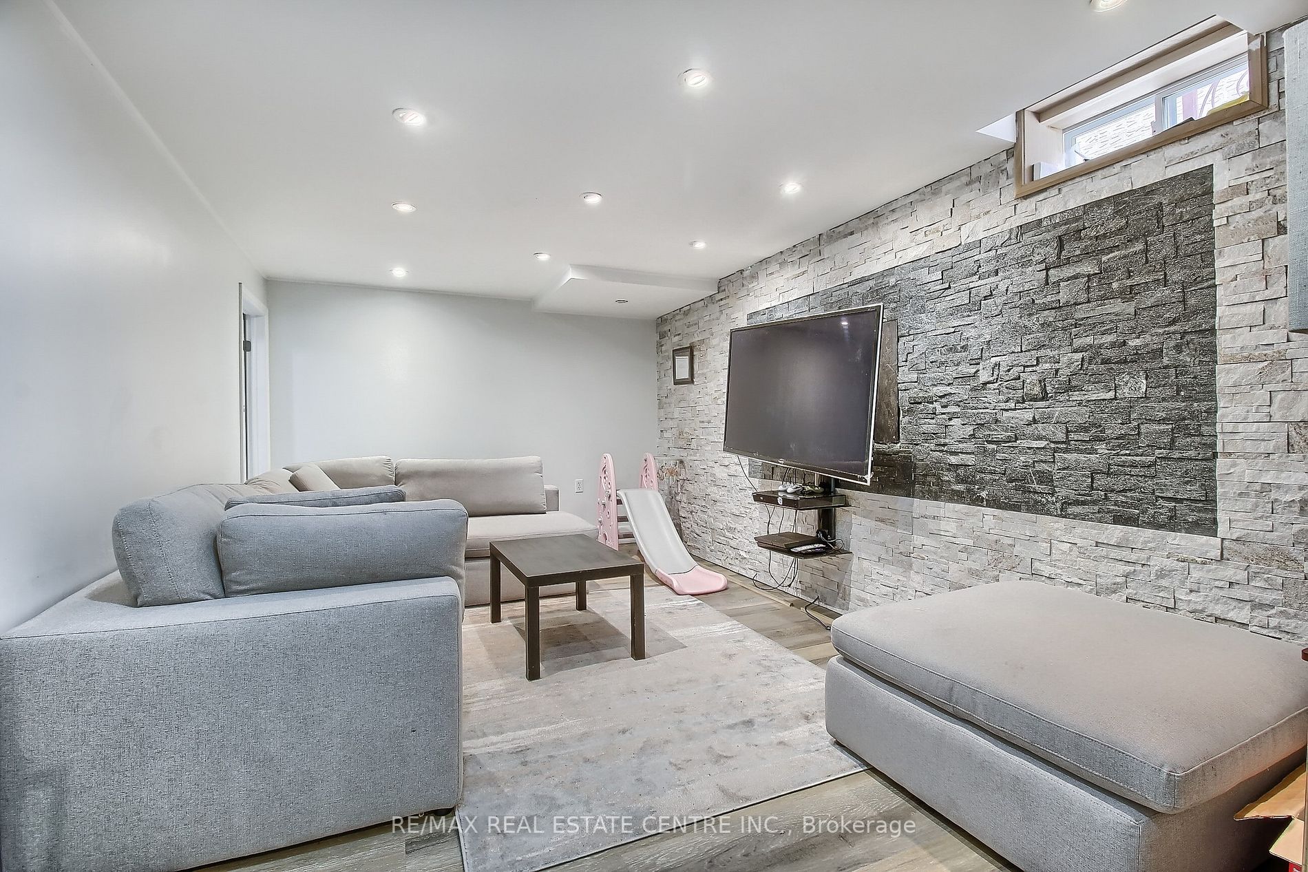 4484 Jenkins Cres