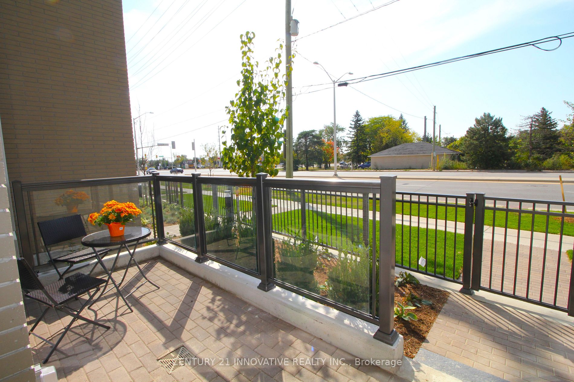 509 Dundas St W, #102