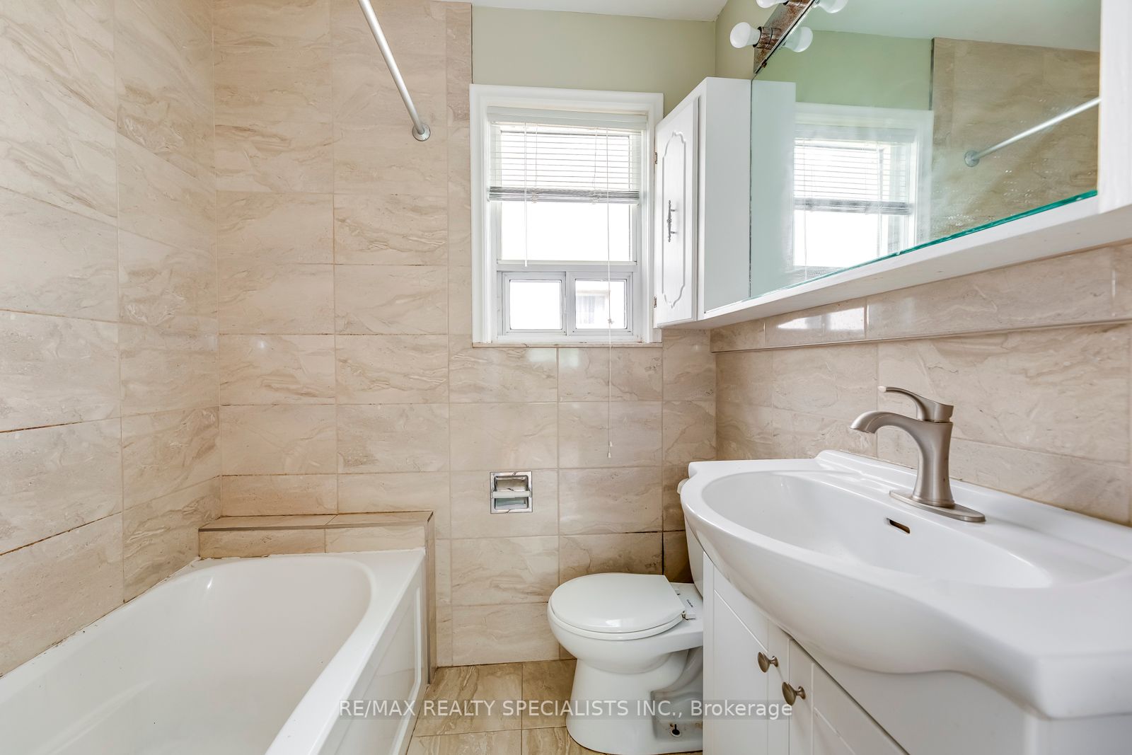 59 Aldgate Ave
