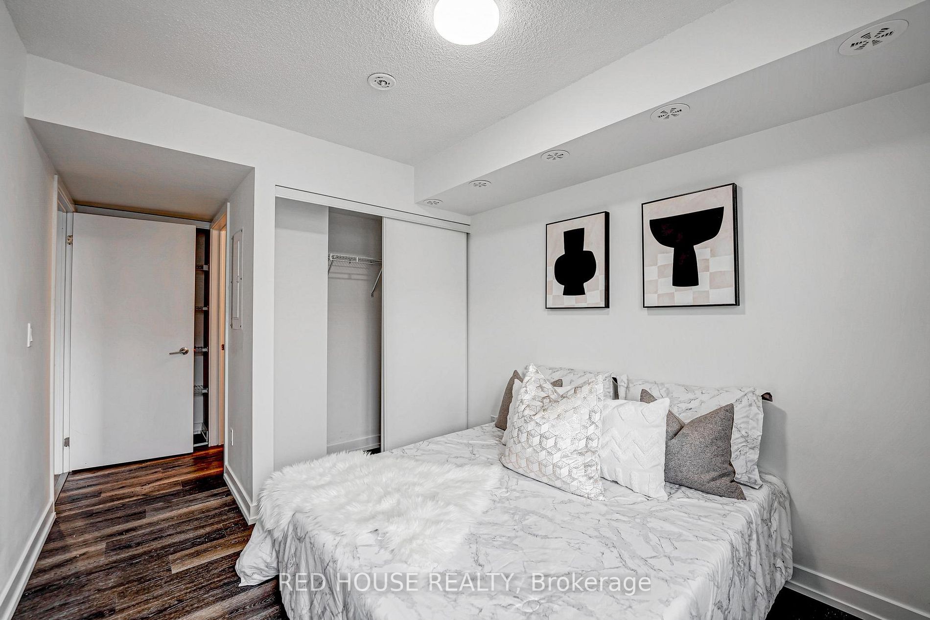 1135 Cooke Blvd, #111