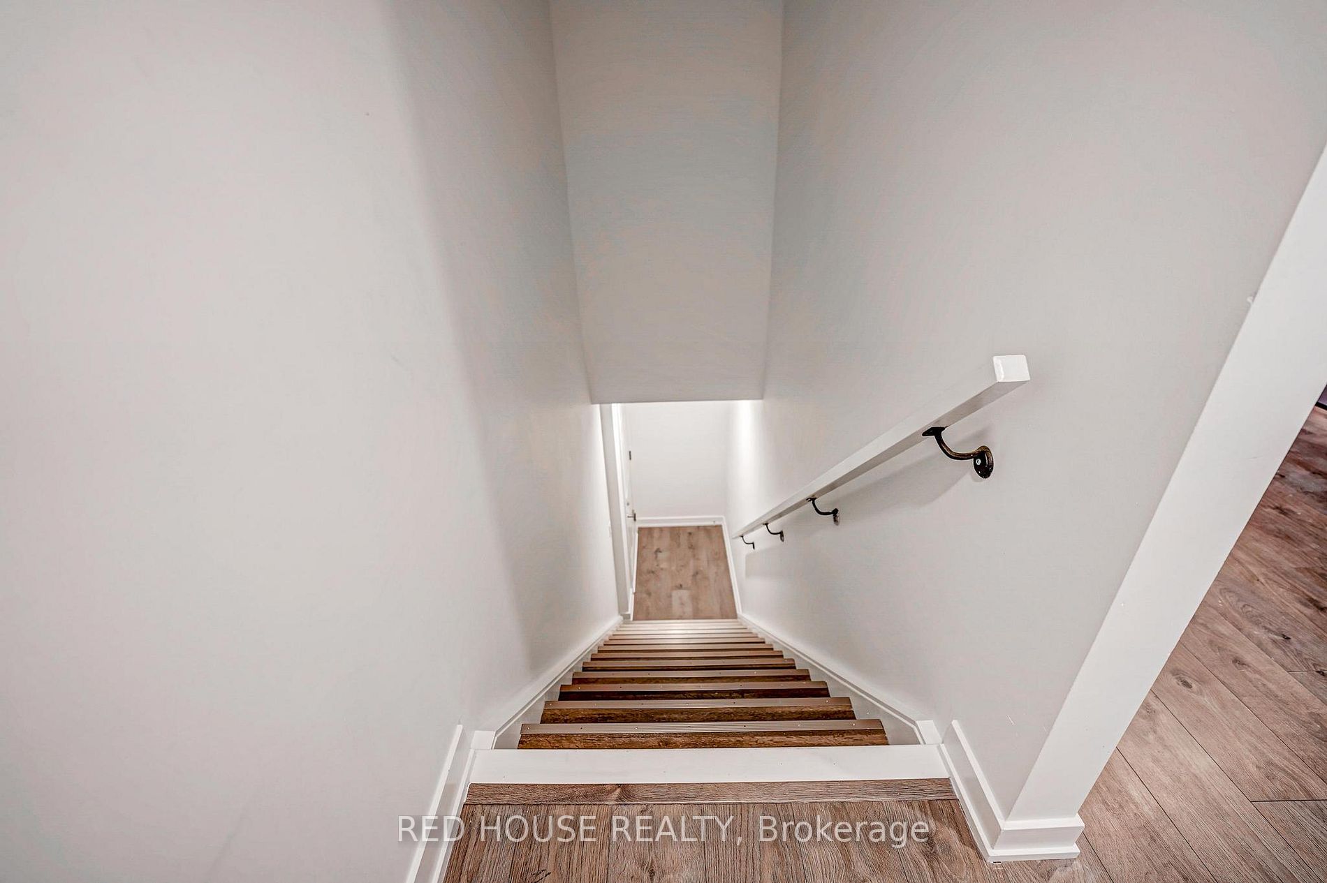 1135 Cooke Blvd, #111