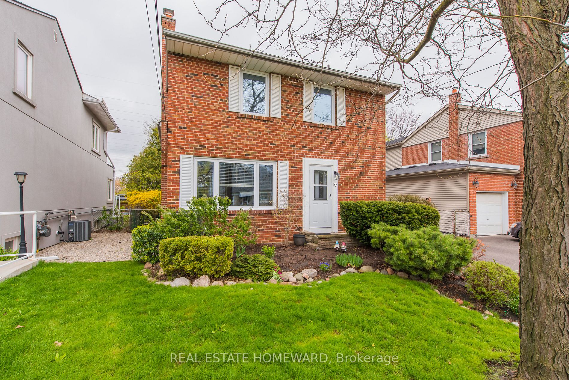87 Ashbourne Dr