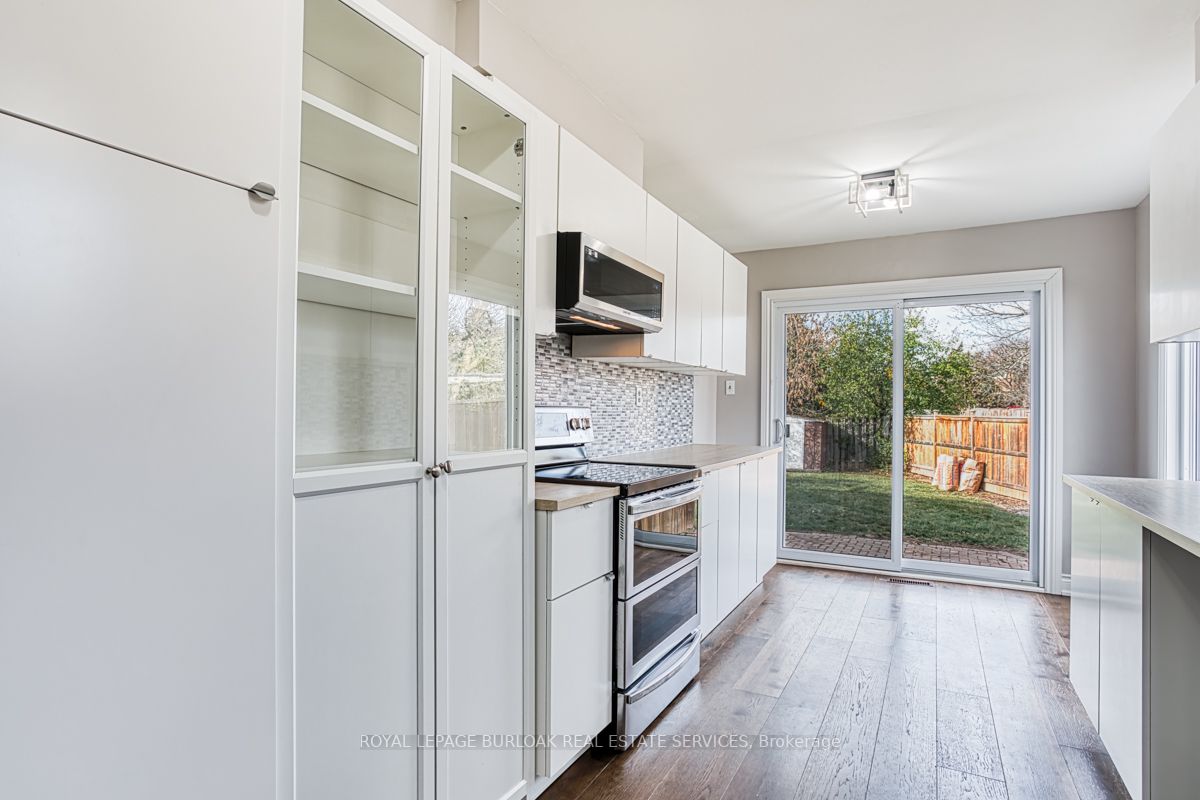 1011 Runnymead Cres