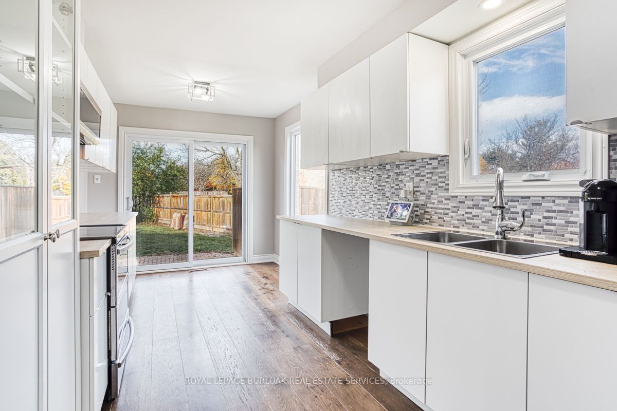 1011 Runnymead Cres