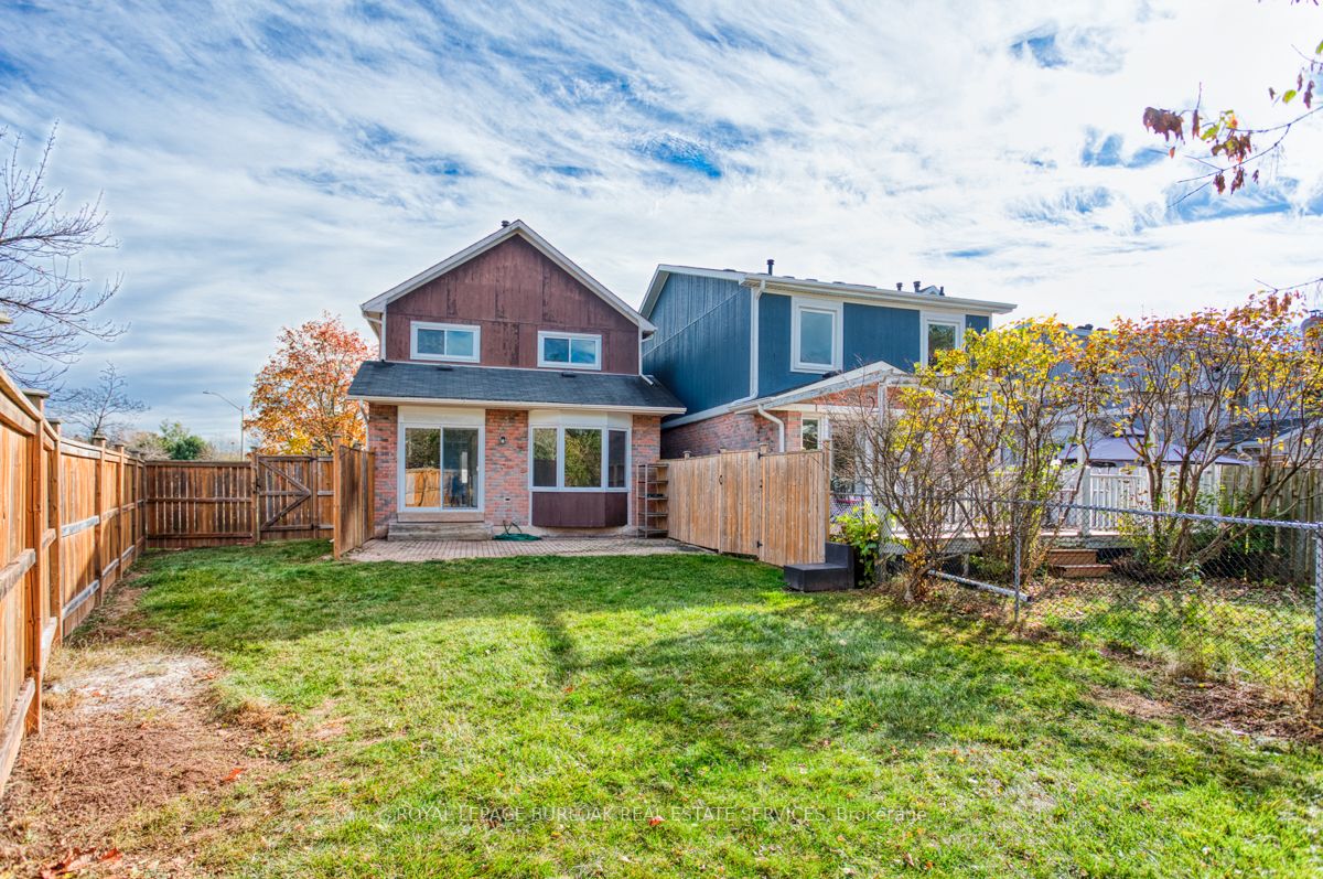 1011 Runnymead Cres