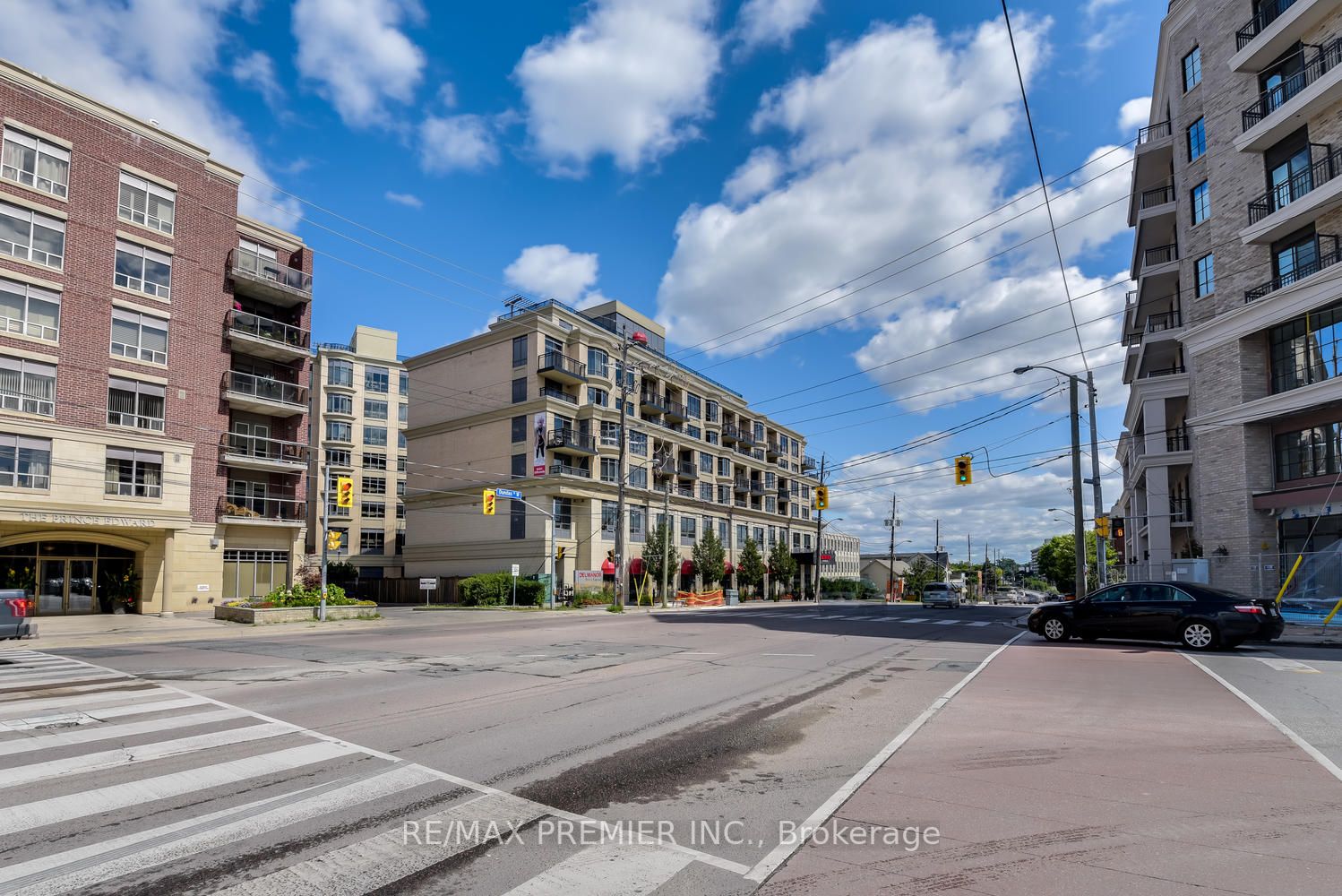4196 Dundas St W, #206