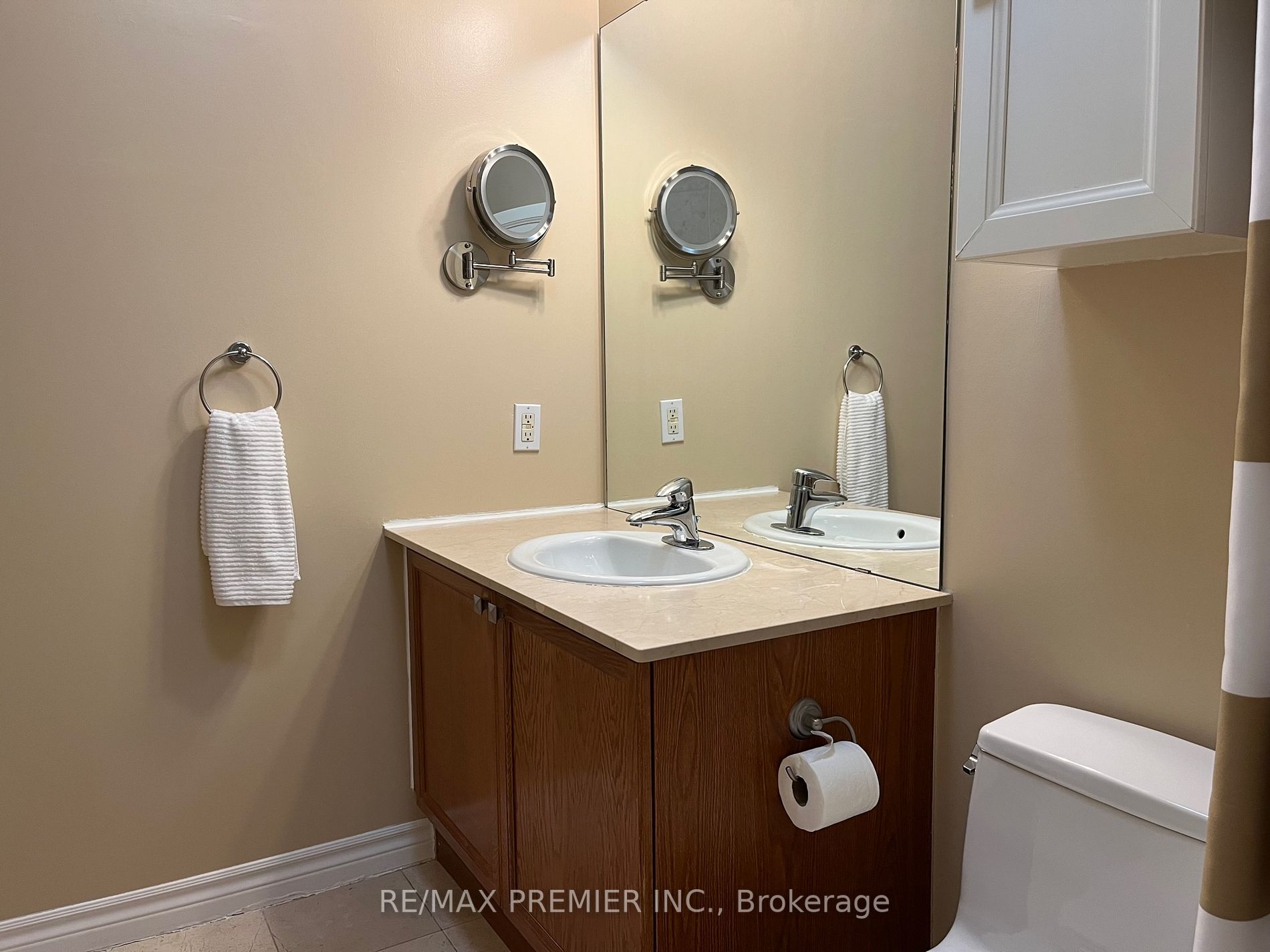 4196 Dundas St W, #206