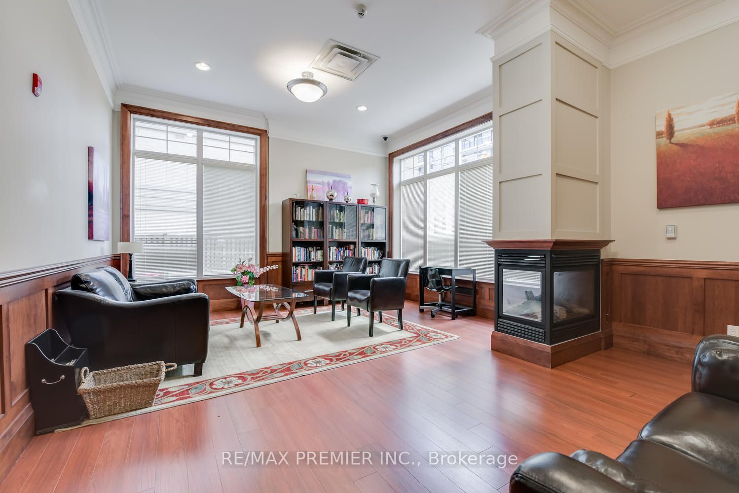 4196 Dundas St W, #206