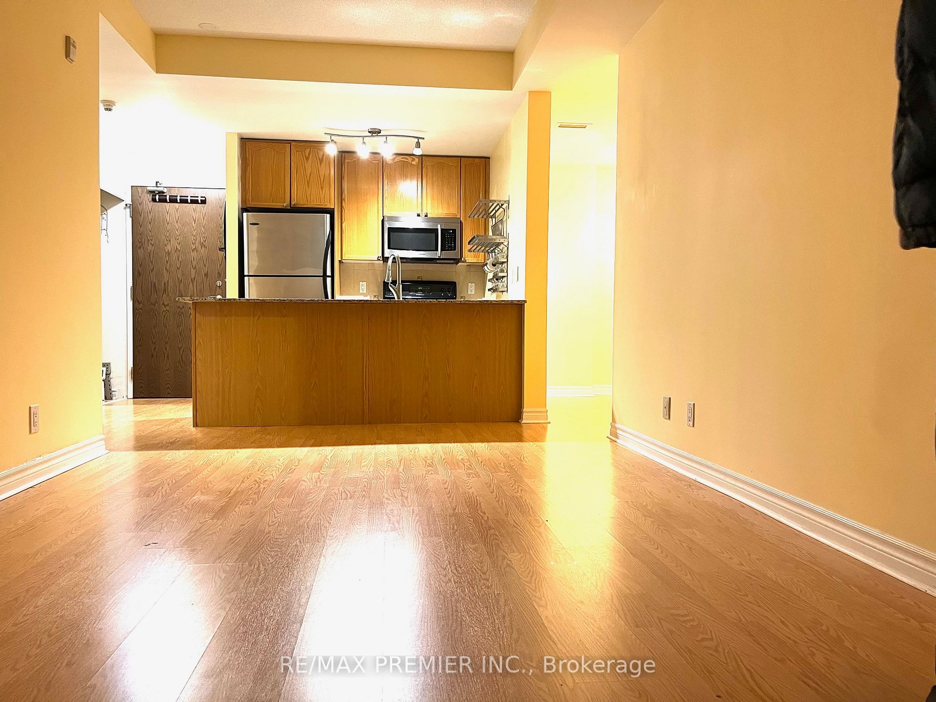 4196 Dundas St W, #206