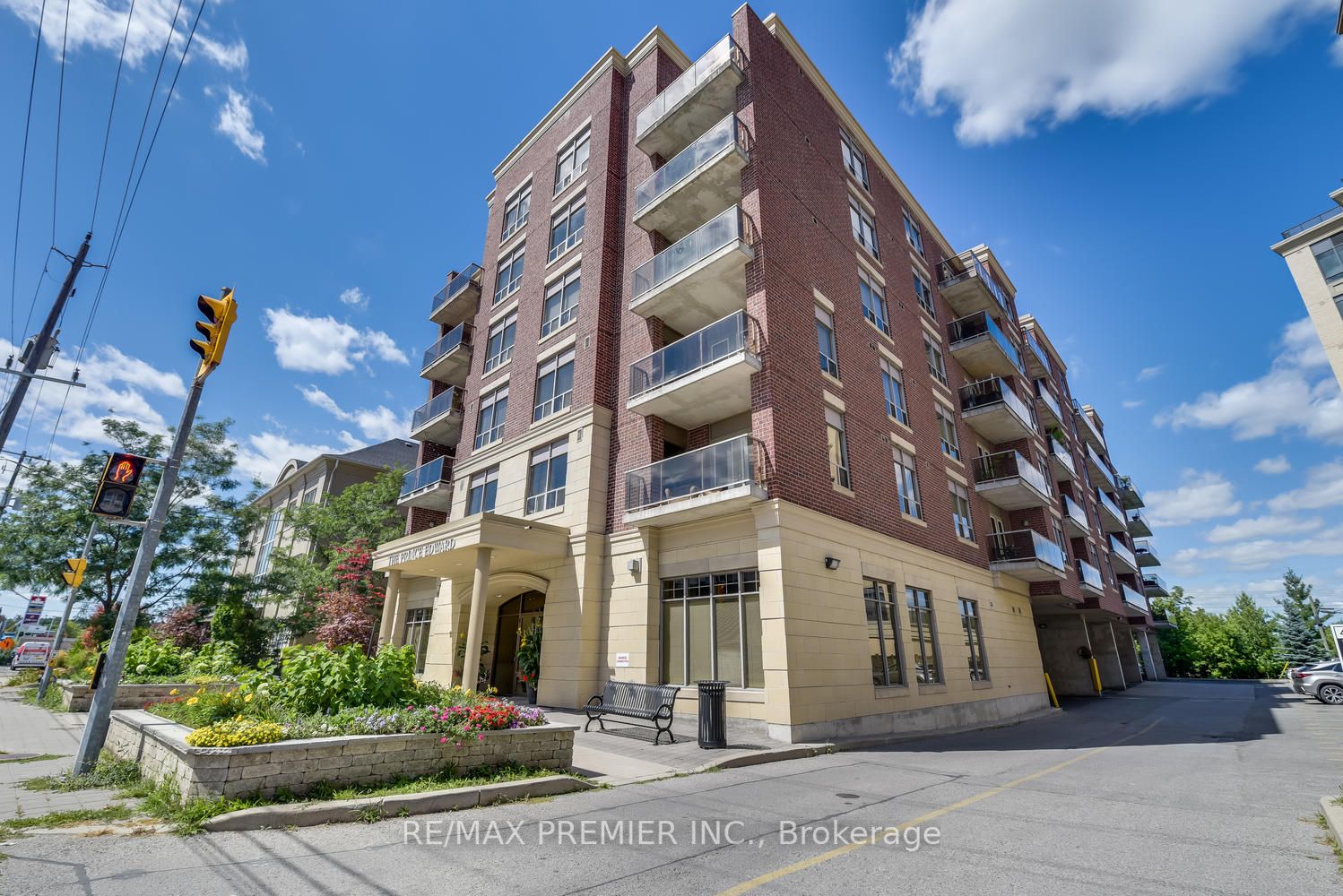 4196 Dundas St W, #206
