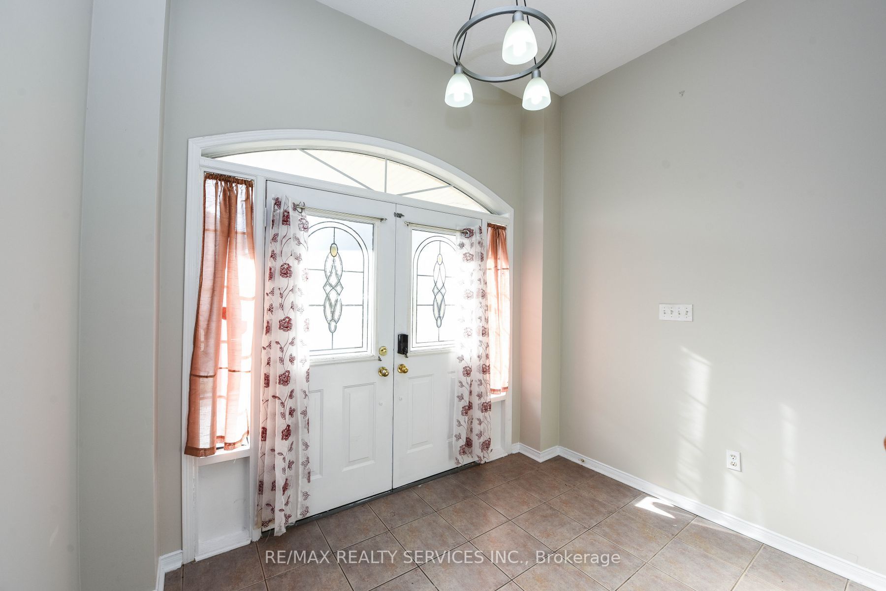 33 Poplar Plains Rd