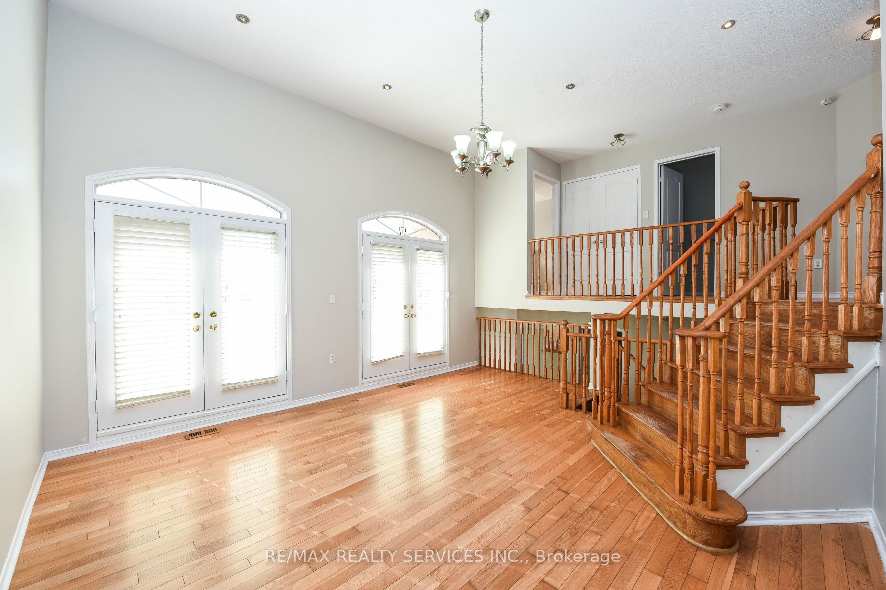 33 Poplar Plains Rd