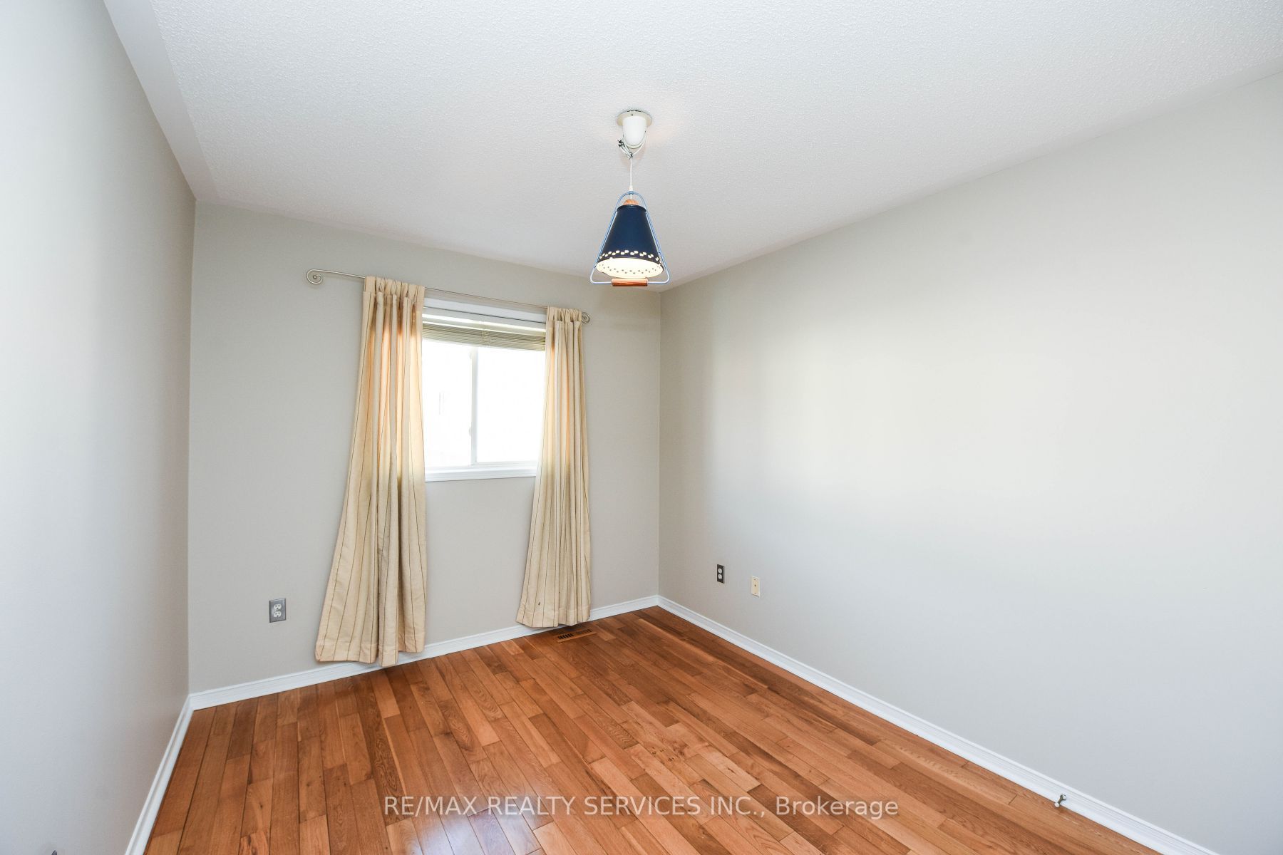 33 Poplar Plains Rd