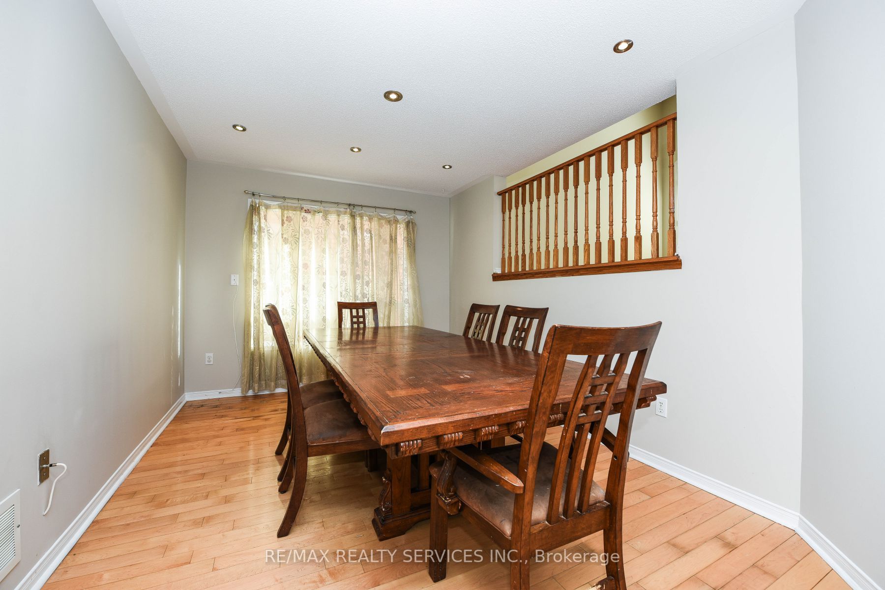 33 Poplar Plains Rd