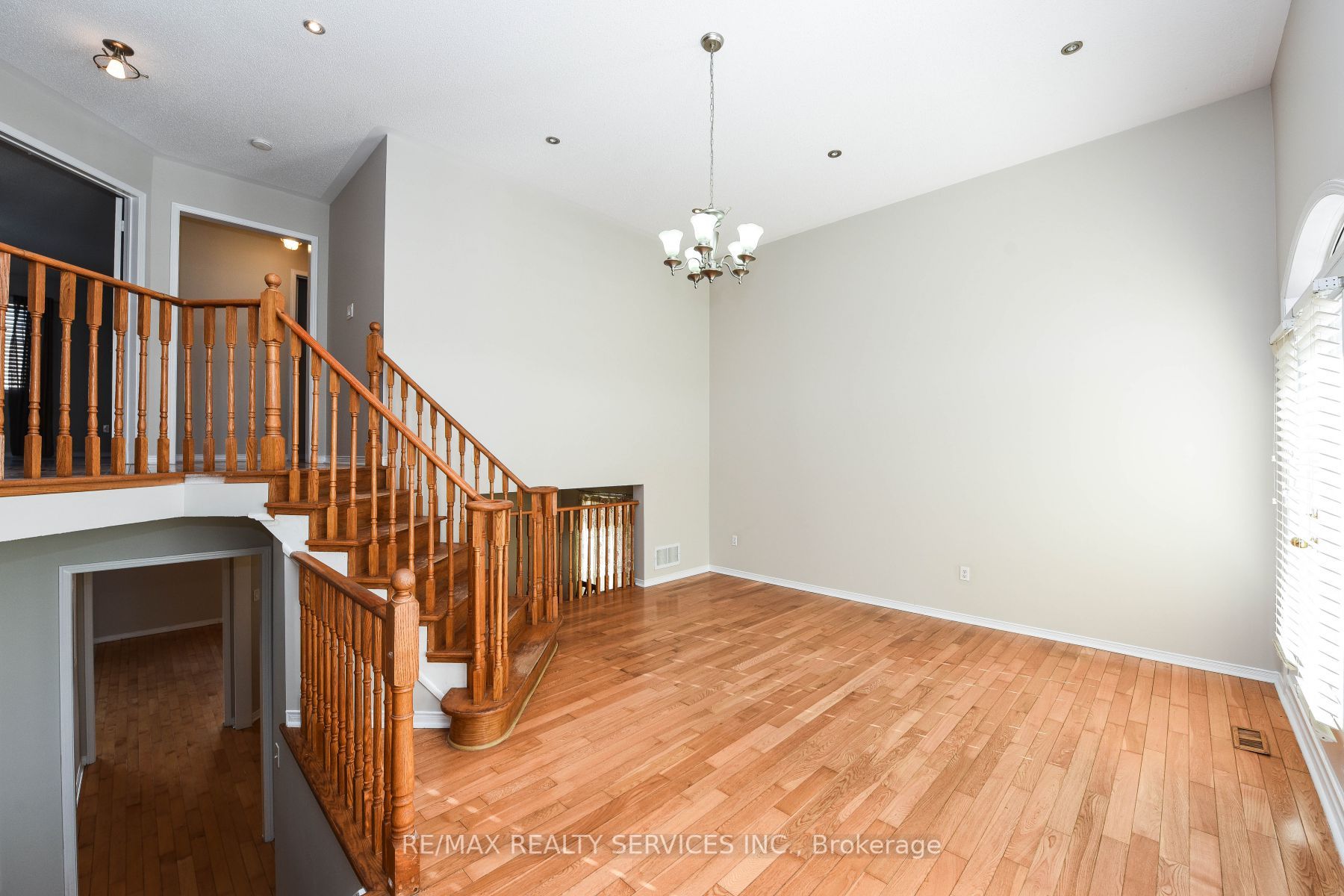 33 Poplar Plains Rd