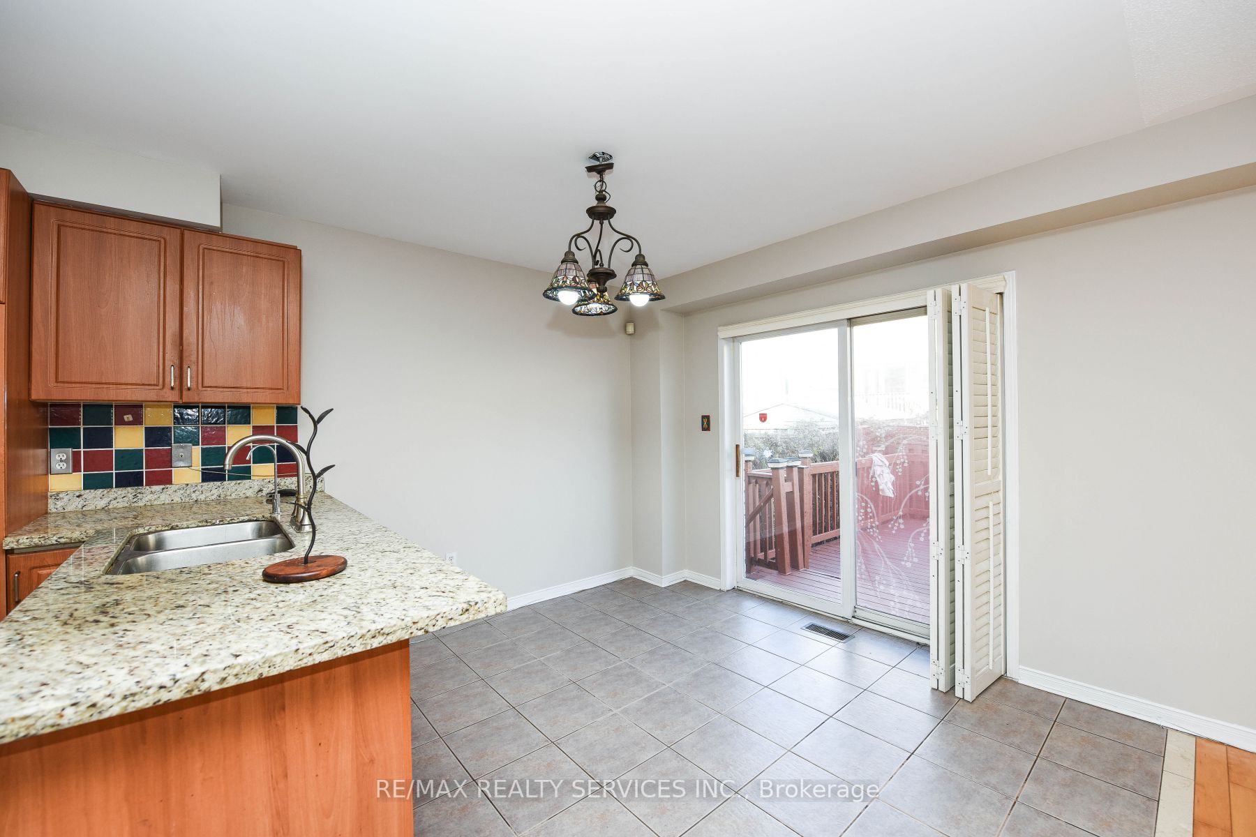 33 Poplar Plains Rd