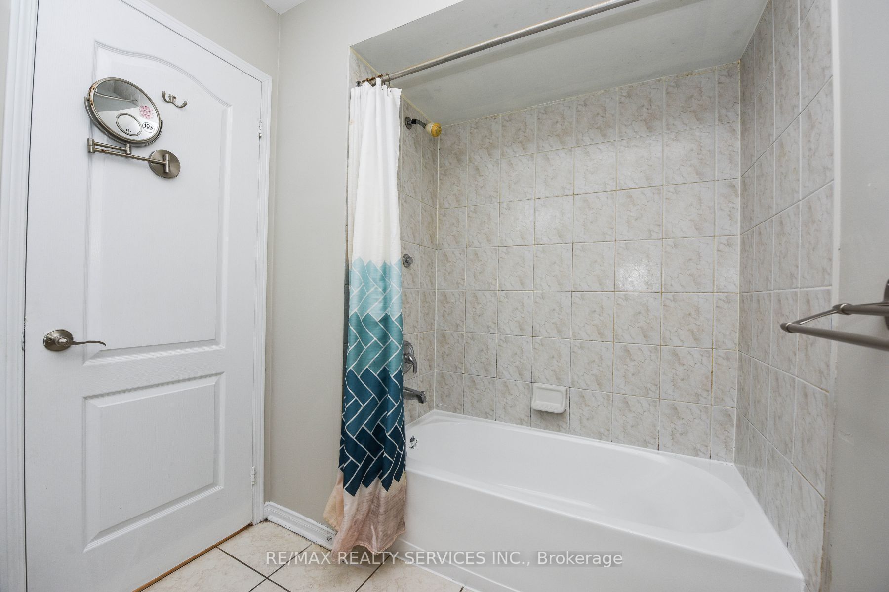 33 Poplar Plains Rd
