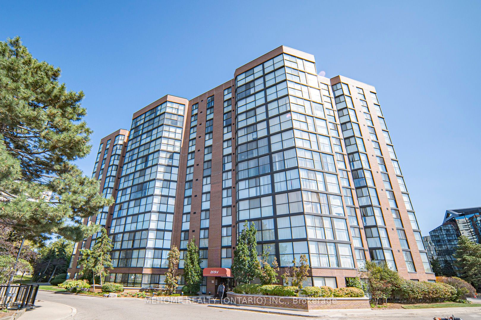 2091 Hurontario St, #810