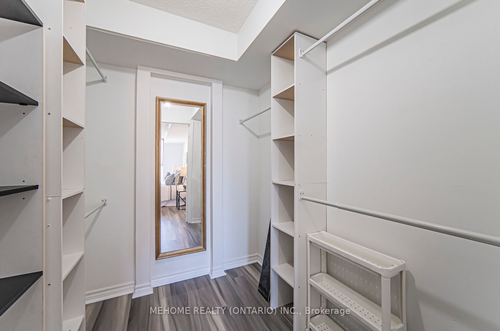 2091 Hurontario St, #810