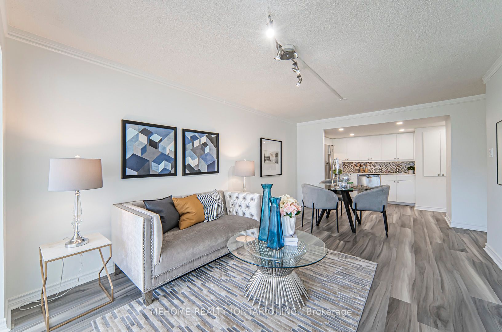 2091 Hurontario St, #810