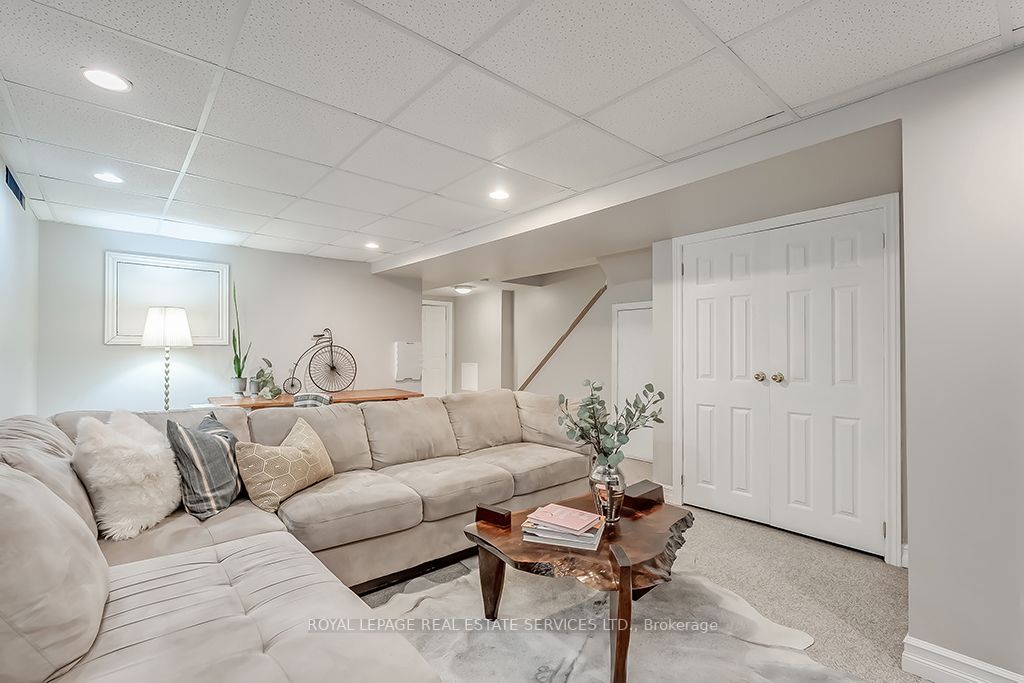569 Eliza Cres