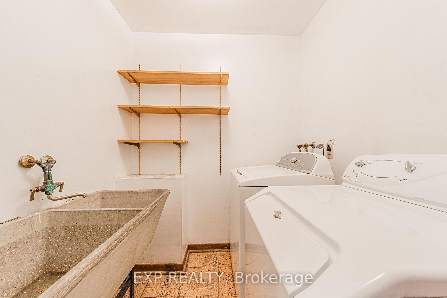 4 Alderway Ave
