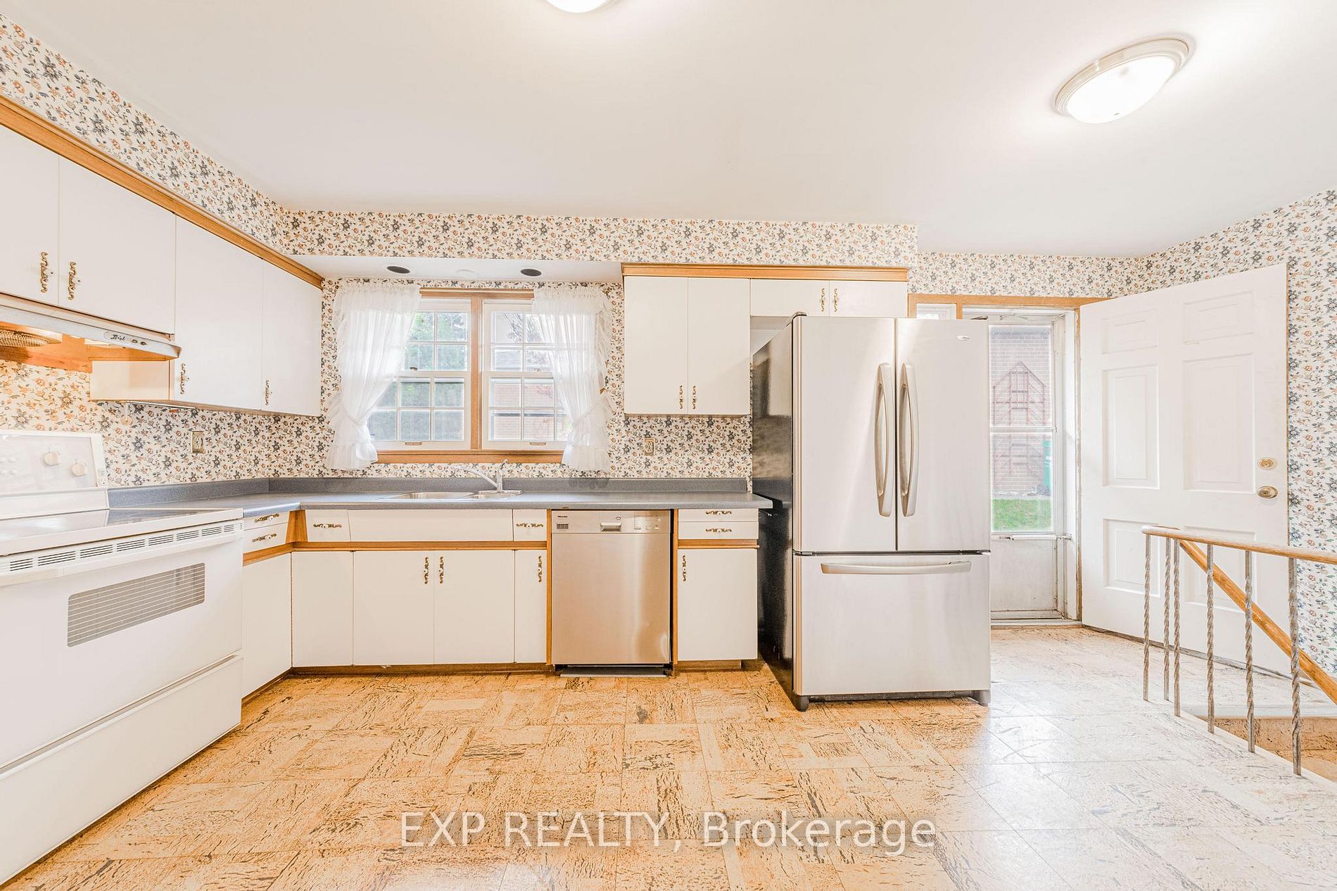 4 Alderway Ave