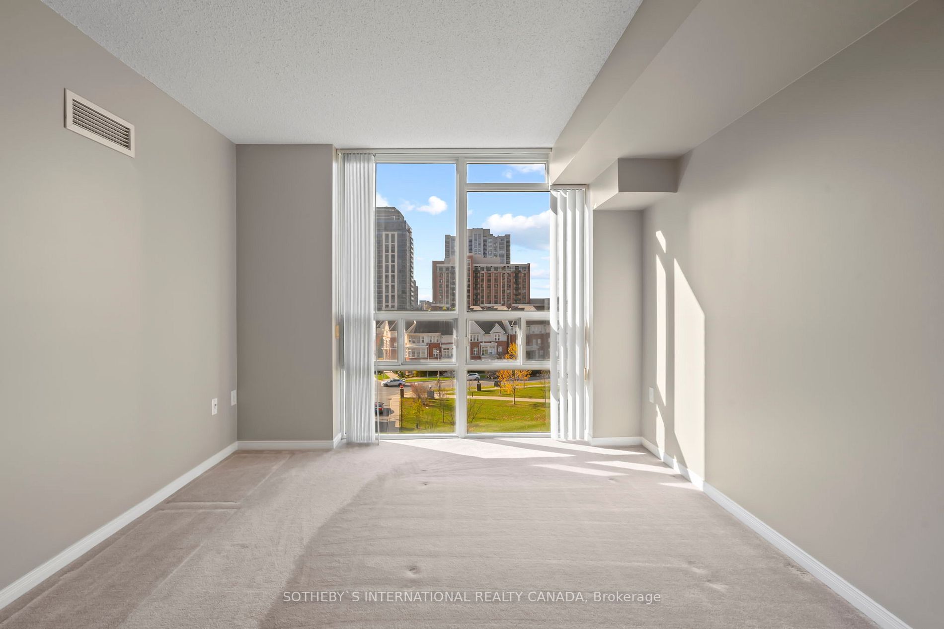 17 Michael Power Pl, #605
