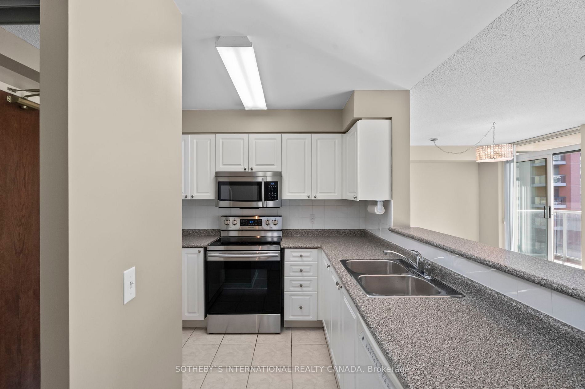 17 Michael Power Pl, #605