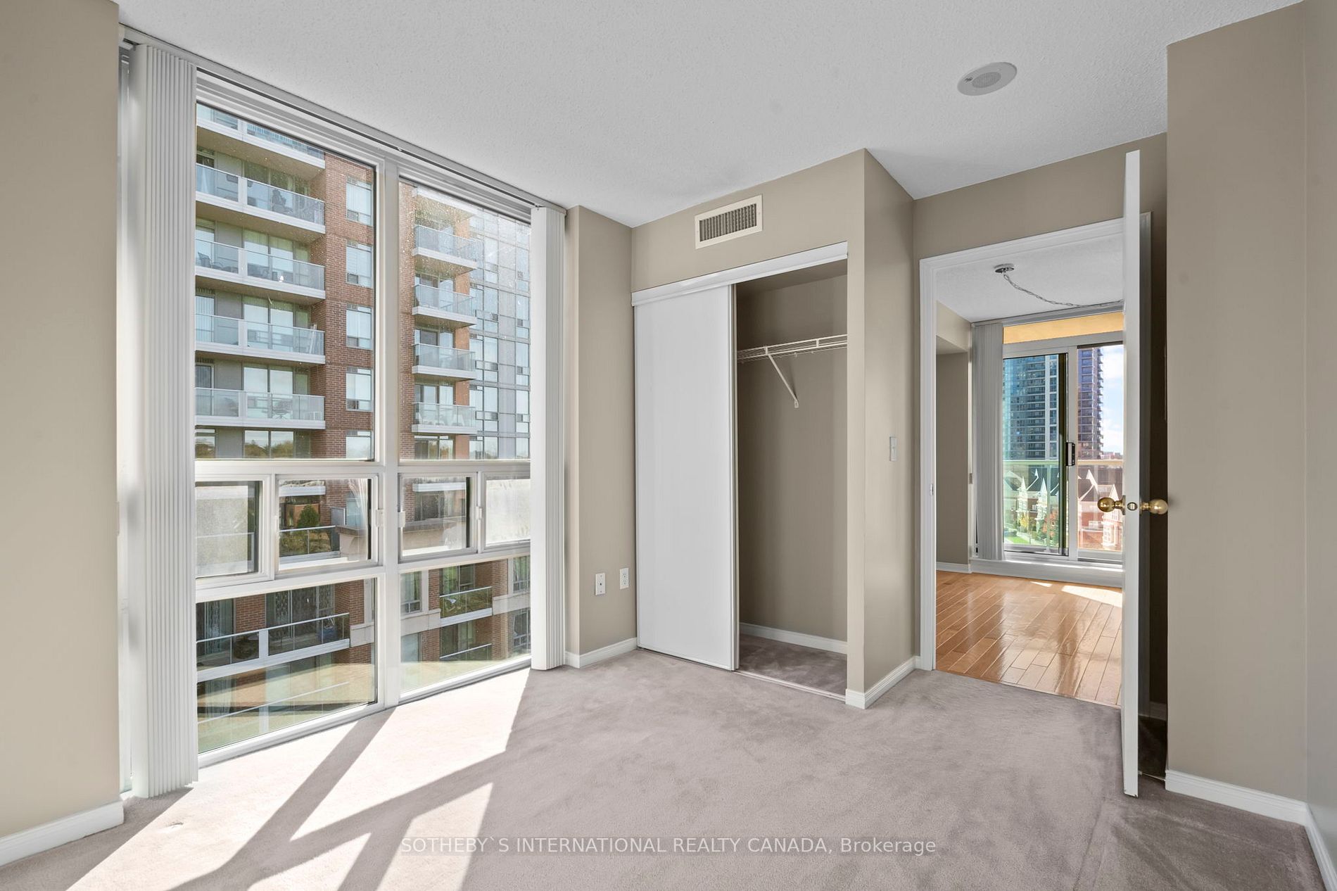 17 Michael Power Pl, #605