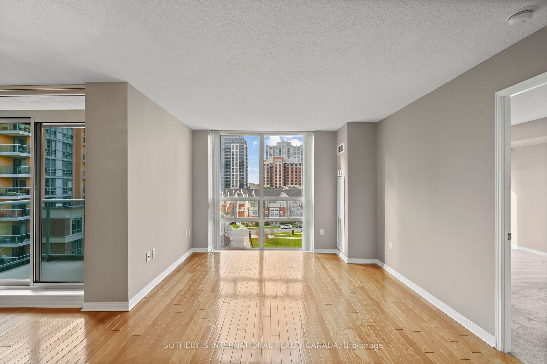 17 Michael Power Pl, #605