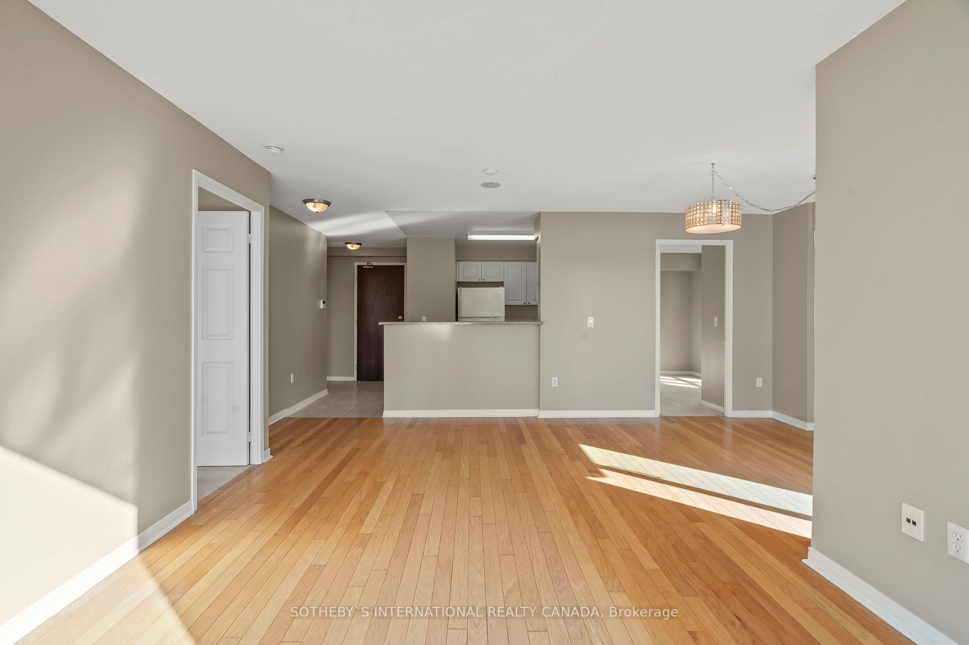 17 Michael Power Pl, #605