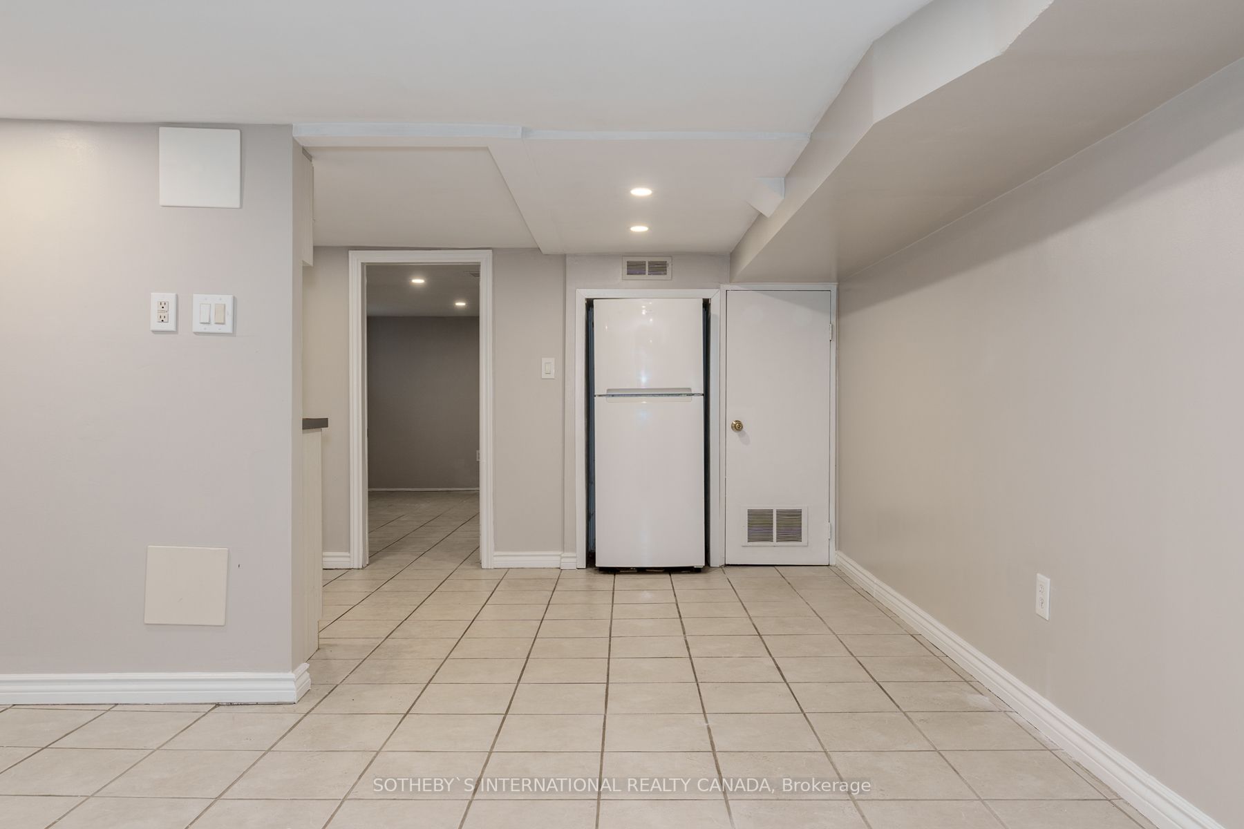 15 Indian Rd Cres, #Bsmt
