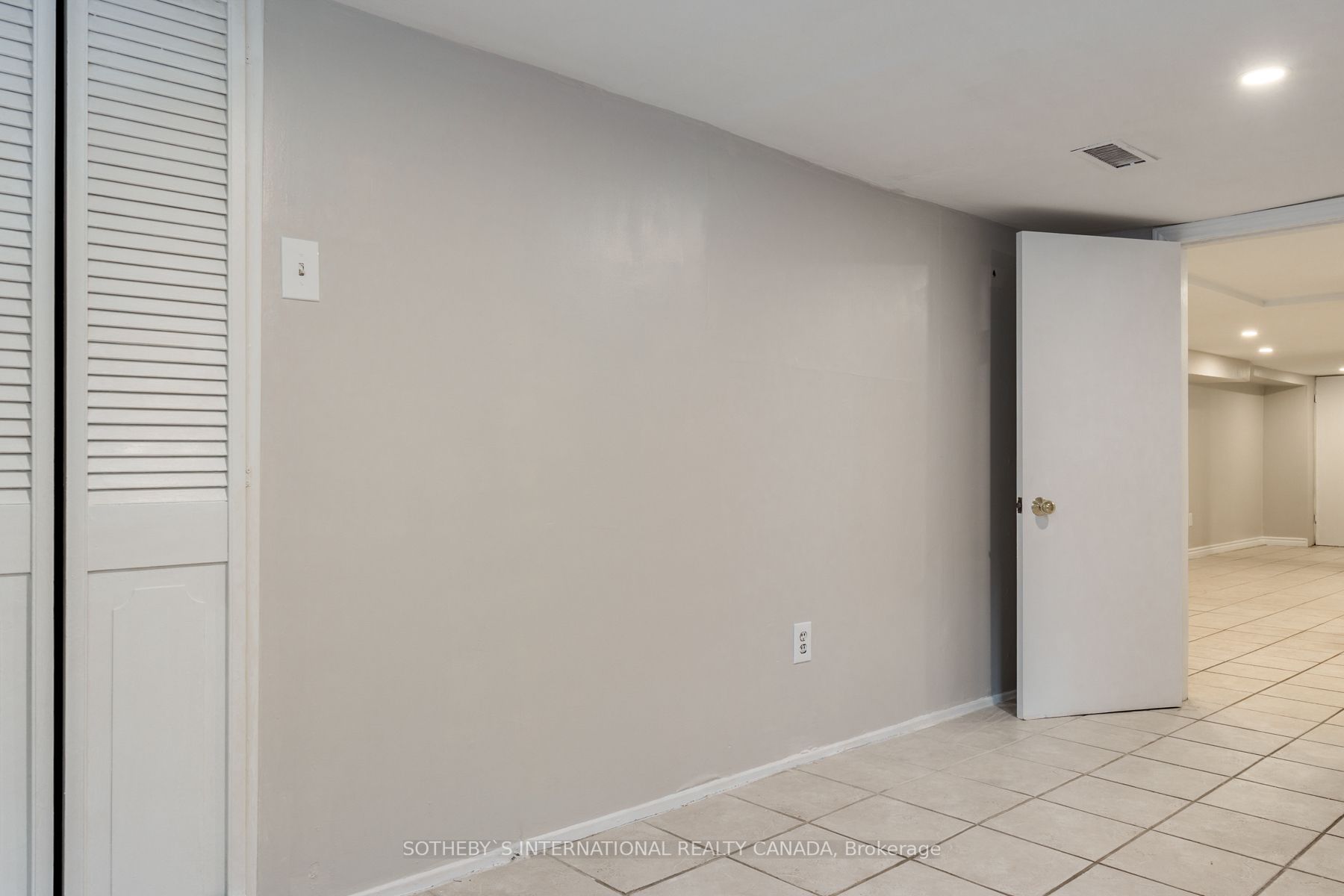 15 Indian Rd Cres, #Bsmt