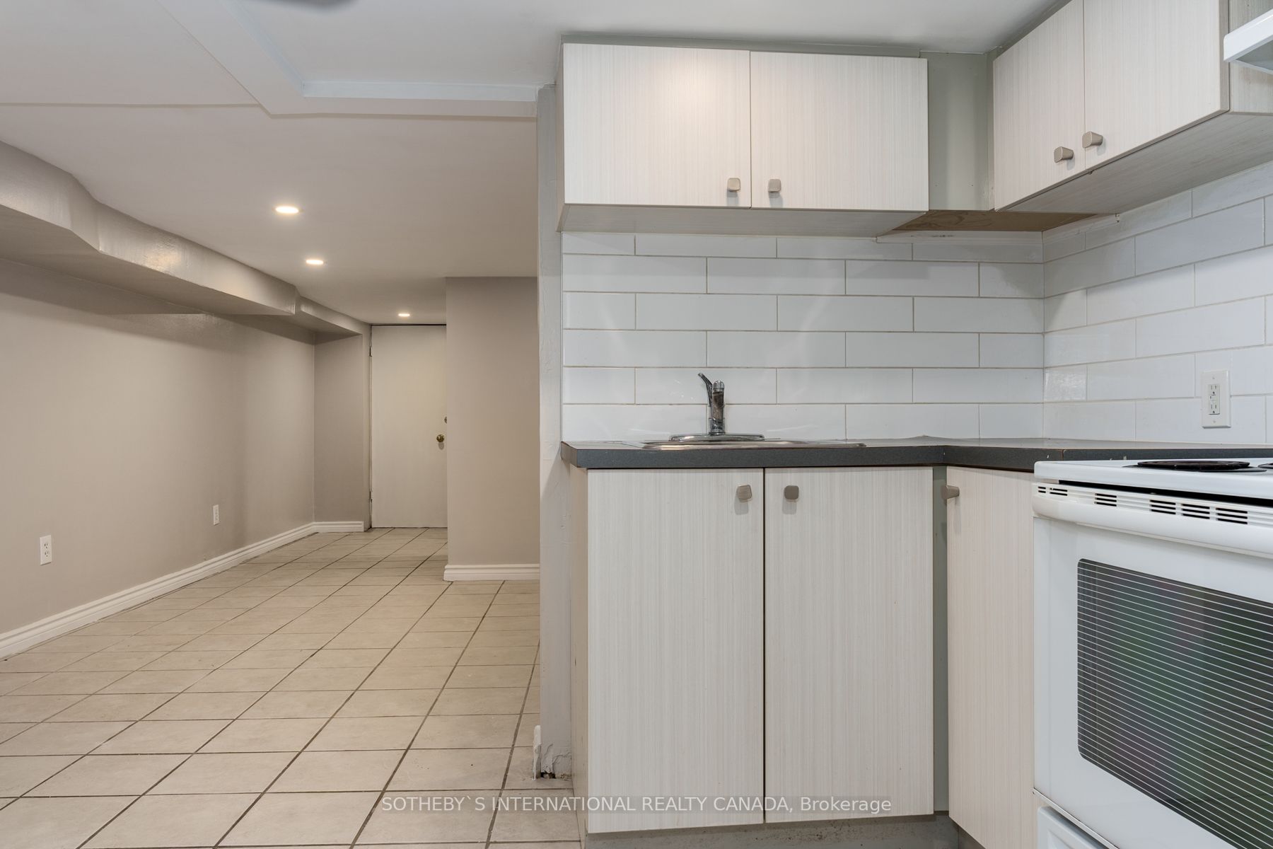 15 Indian Rd Cres, #Bsmt