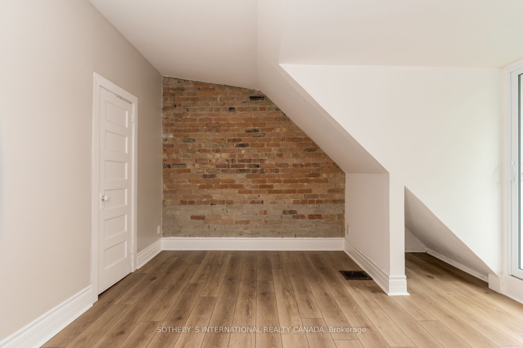 15 Indian Rd Cres, #Upper